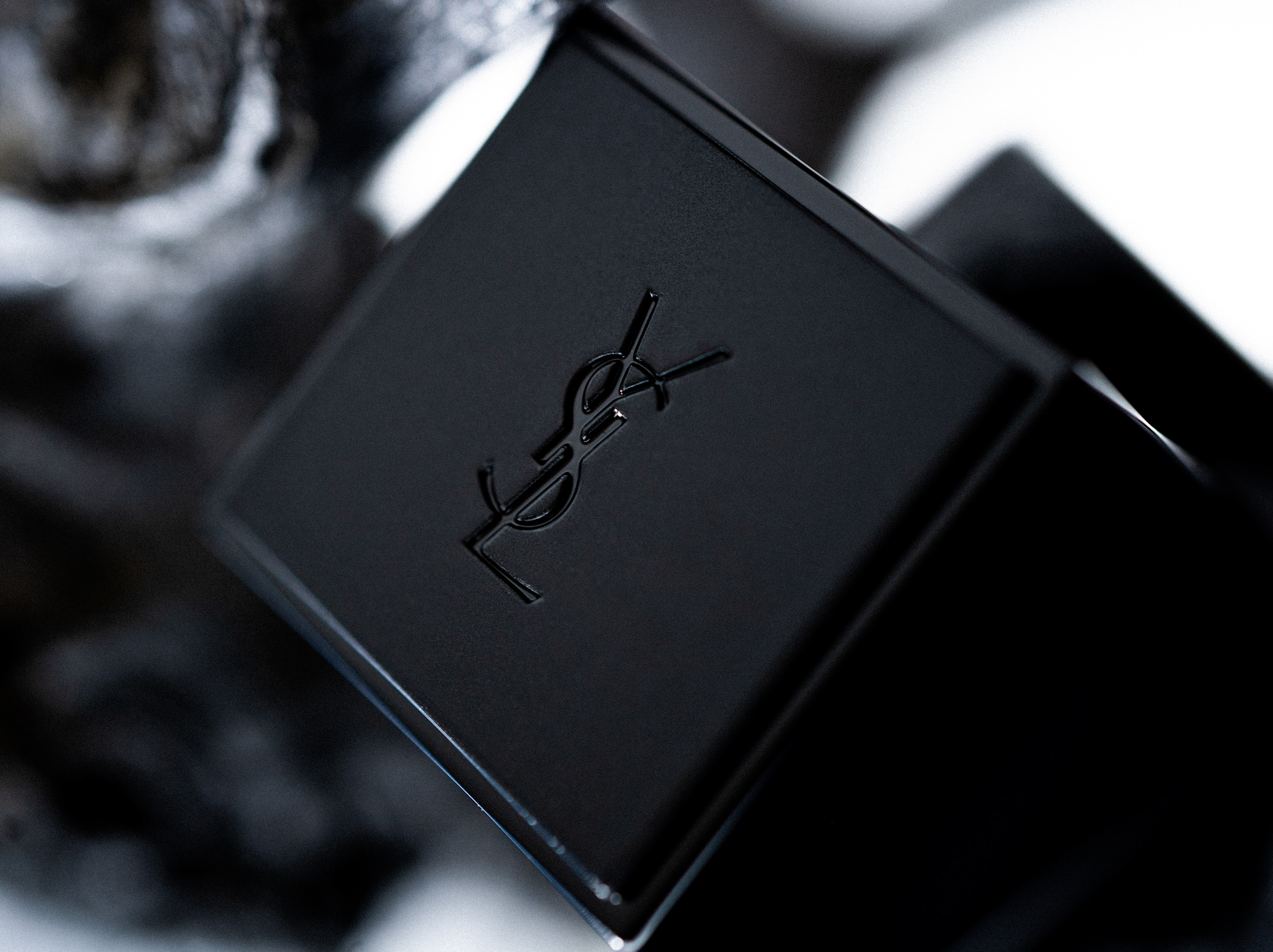 FOTOGRAFIA DE PRODUCTO, MYSLF YSL, FOTOGRAFIA ECOMMERCE, CREACIÓN DE CONTENIDO PARA REDES SOCIALES.