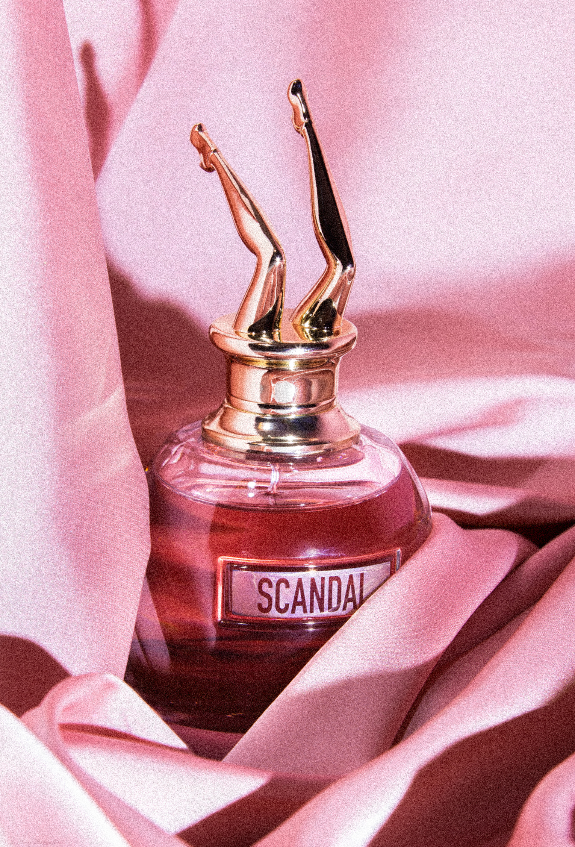 SESIONES DE FOTOGRAFIA DE PRODUCTO EN VALENCIA - FOTOGRAFIA CREATIVA DE PRODUCTO -  FOTOGRAFIA ECOMMERCE PRODUCTO - FOTOGRAFIA DE PRODUCTO PARA REDES SOCIALES - FOTOGRAFIA DE PERFUMES