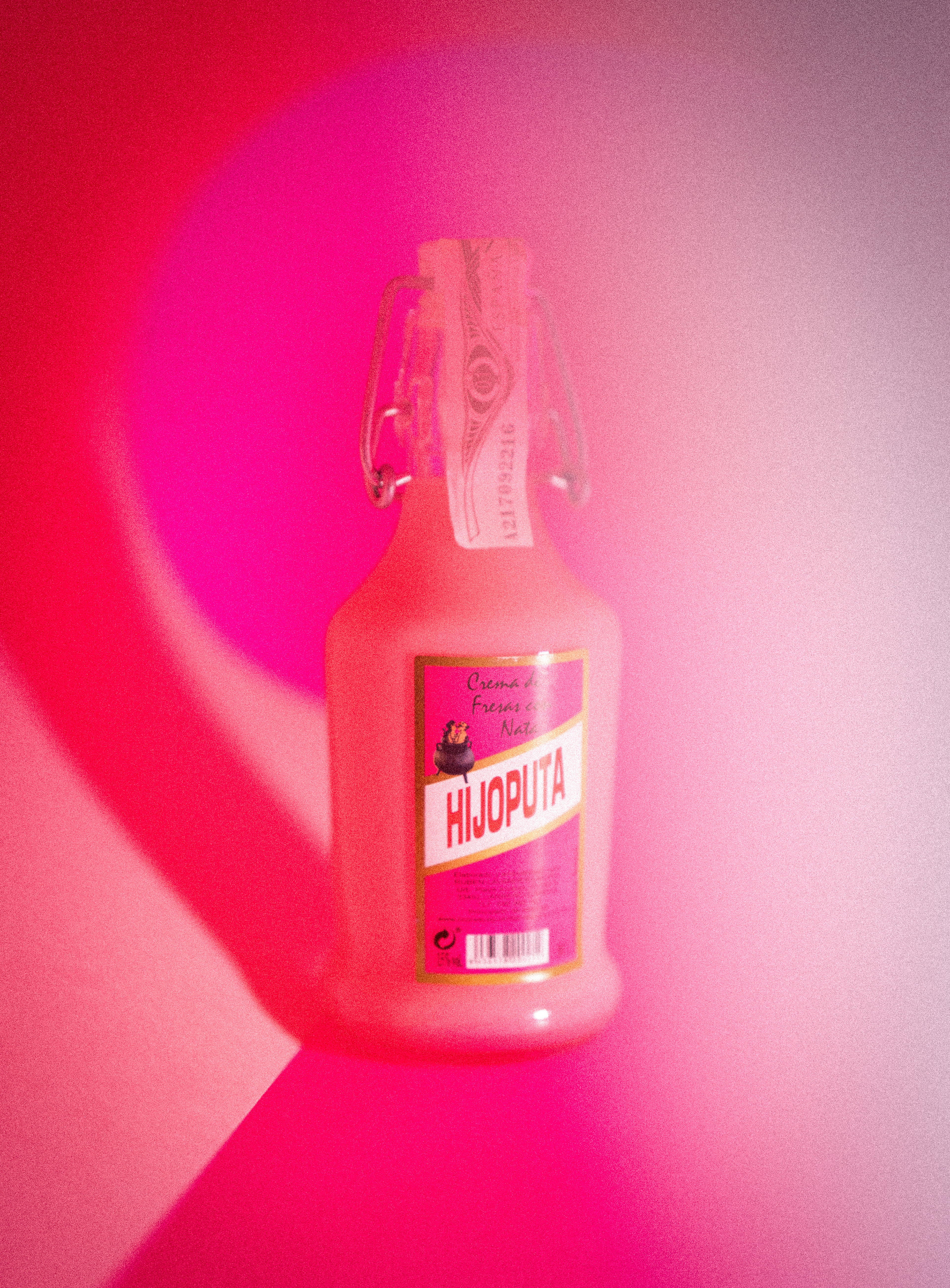 SESIONES DE FOTOGRAFIA DE PRODUCTO EN VALENCIA - FOTOGRAFIA CREATIVA DE PRODUCTO -  FOTOGRAFIA ECOMMERCE PRODUCTO - FOTOGRAFIA DE PRODUCTO PARA REDES SOCIALES - FOTOGRAFIA DE BEBIDAS