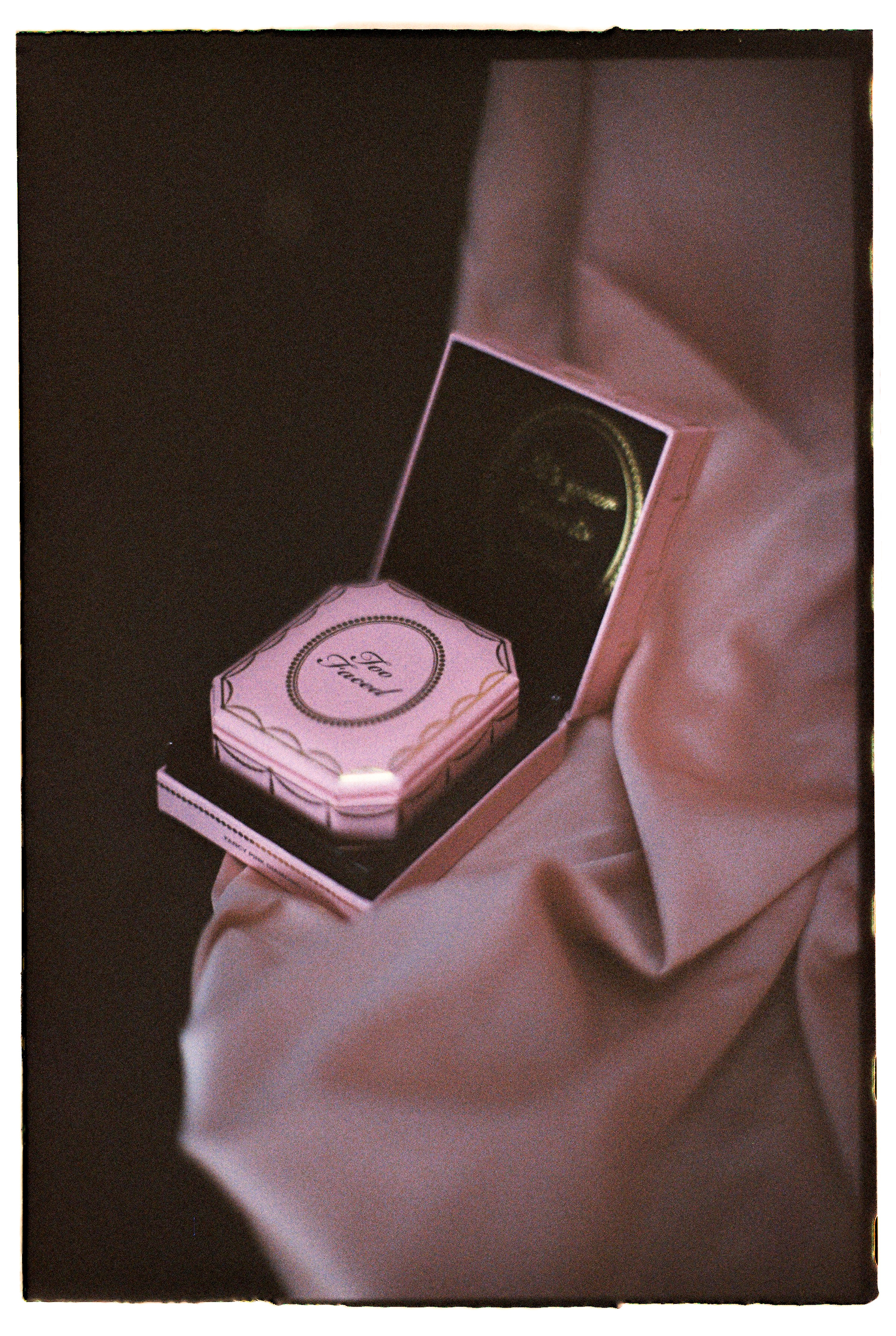 SESIONES DE FOTOGRAFIA DE PRODUCTO EN VALENCIA - FOTOGRAFIA CREATIVA DE PRODUCTO -  FOTOGRAFIA ECOMMERCE PRODUCTO - FOTOGRAFIA DE PRODUCTO PARA REDES SOCIALES - FOTOGRAFIA DE COSMETICA