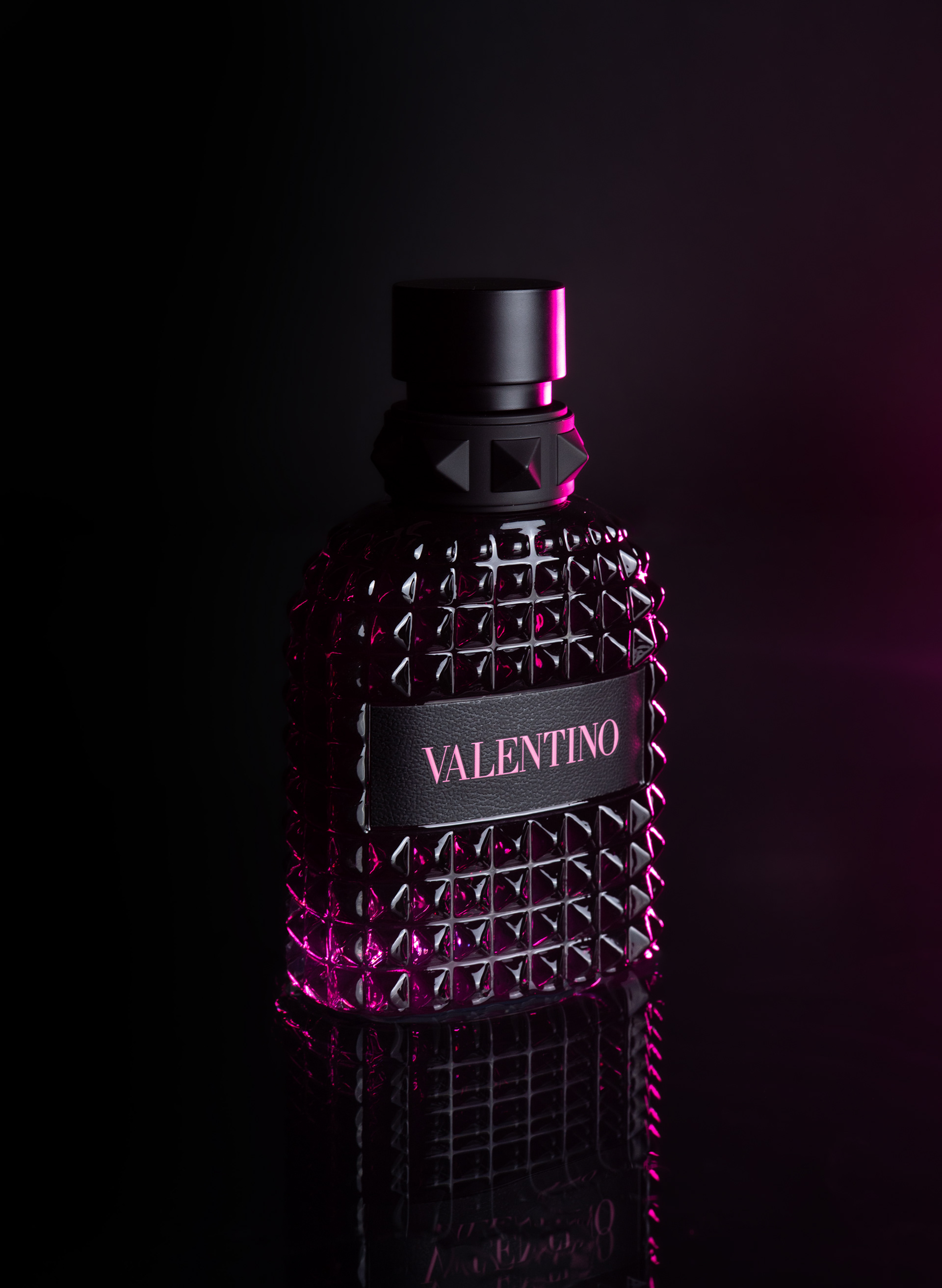 FOTOGRAFIA DE PRODUCTO, VALENTINO BORN IN ROMA UOMO, FOTOGRAFIA ECOMMERCE, CREACIÓN DE CONTENIDO PARA REDES SOCIALES.