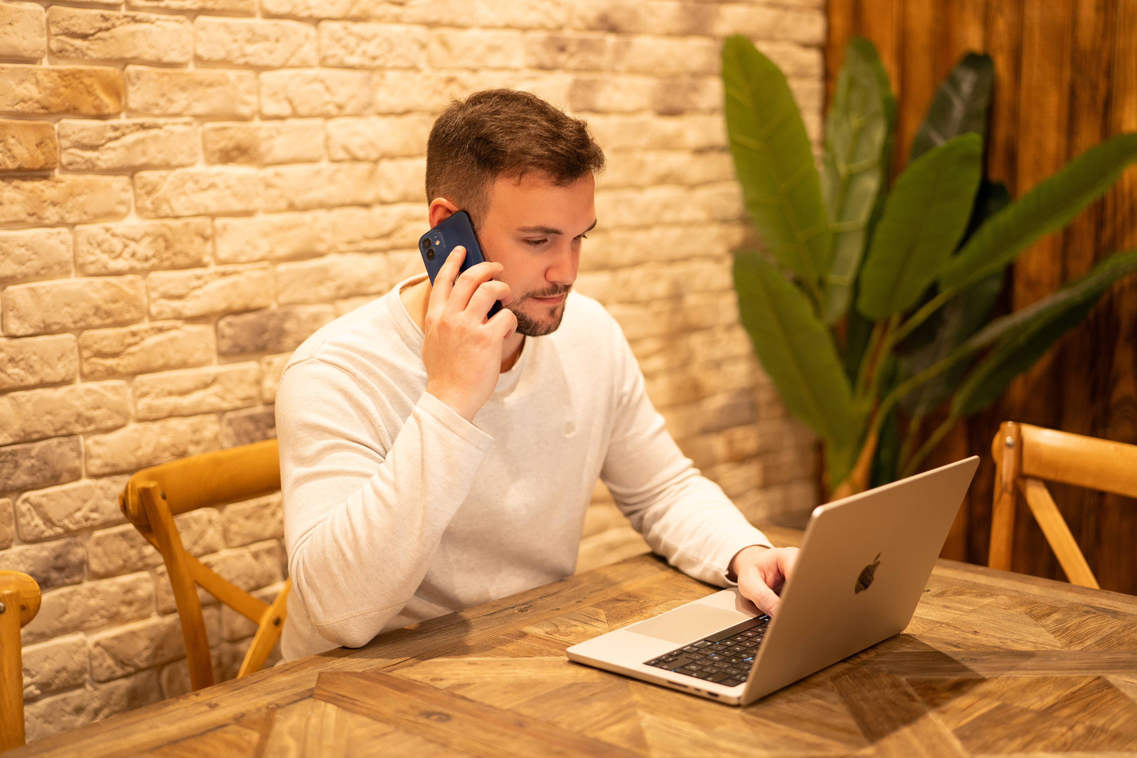 FOTOGRAFÍA CORPORATIVA PARA JAVIER CHIVA DESARROLLADOR WEB WORDPRESS https://javierchiva.com