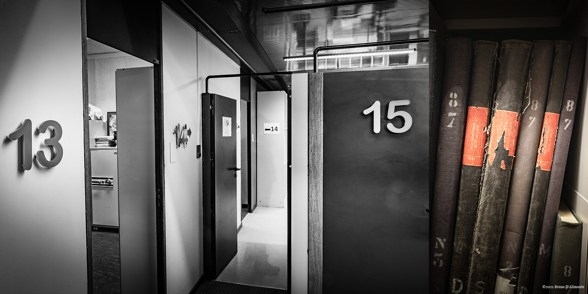 Entrée des guichet 13,14 et 15 avec dos de registres