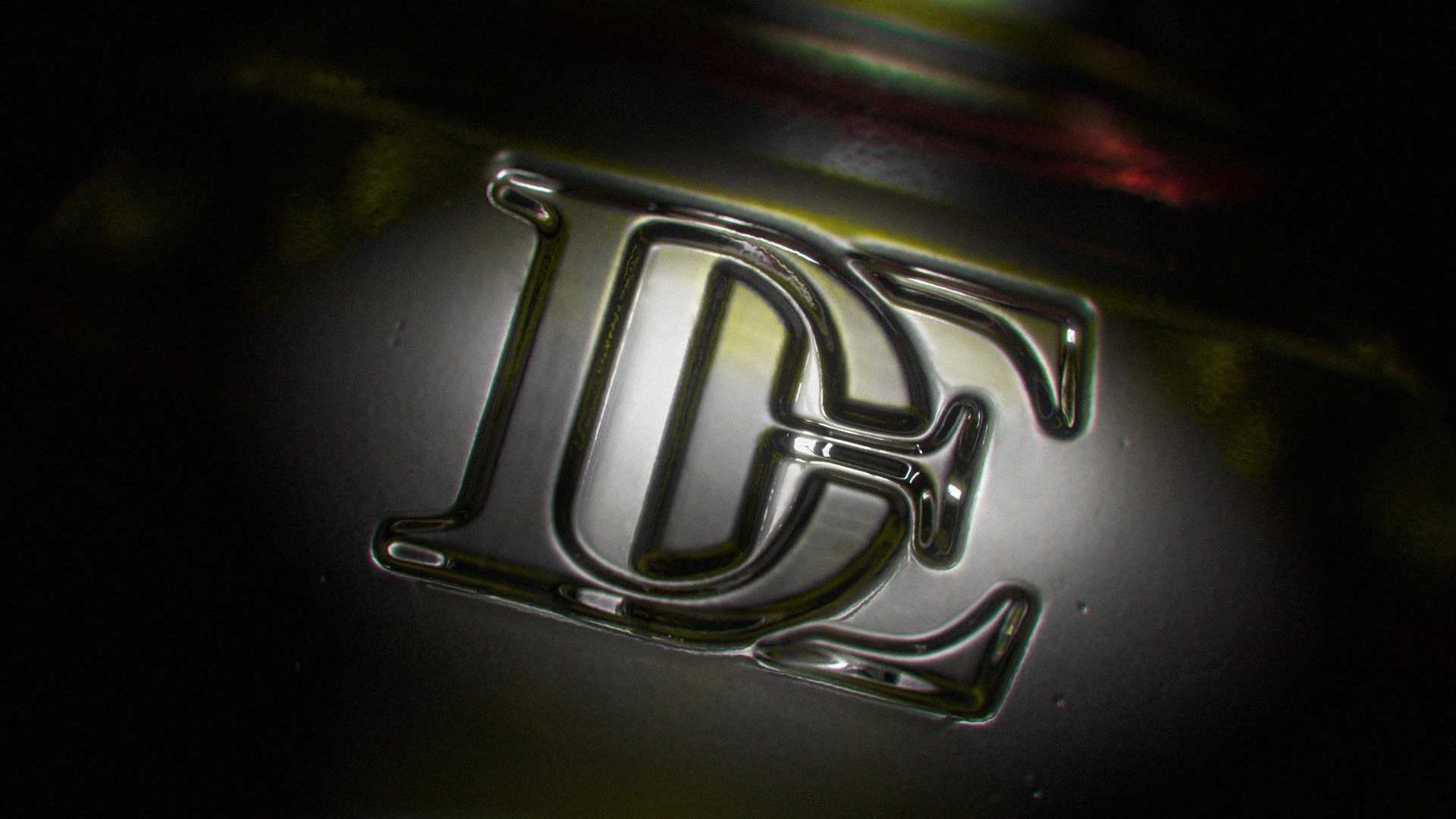 Doña Elena insignia engraved on the bottle