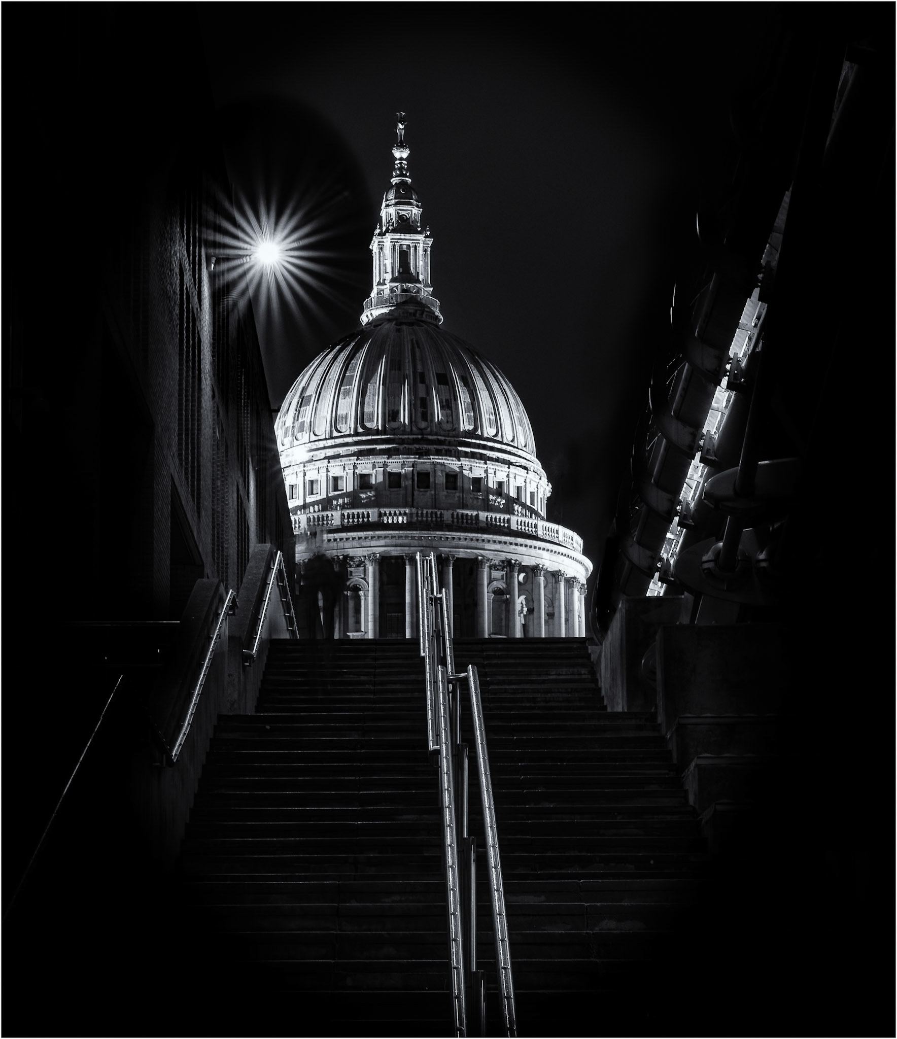 St Pauls at night