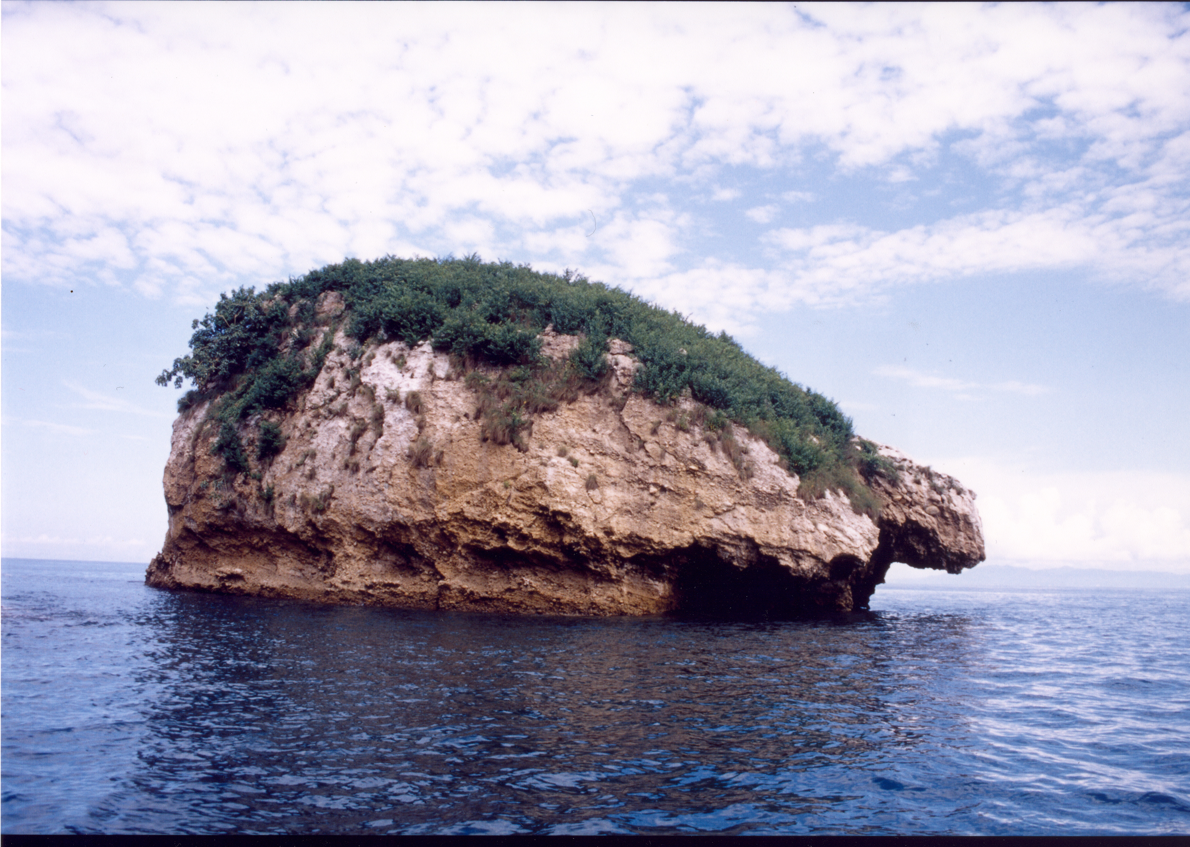 La Tortuga, en la bahía de Mismaloya, Puerto Vallarta, Jalisco. Minolta Maxxum 400si & lente Maxxum 35-70mm en Kodak Elitechrome ISO 100.