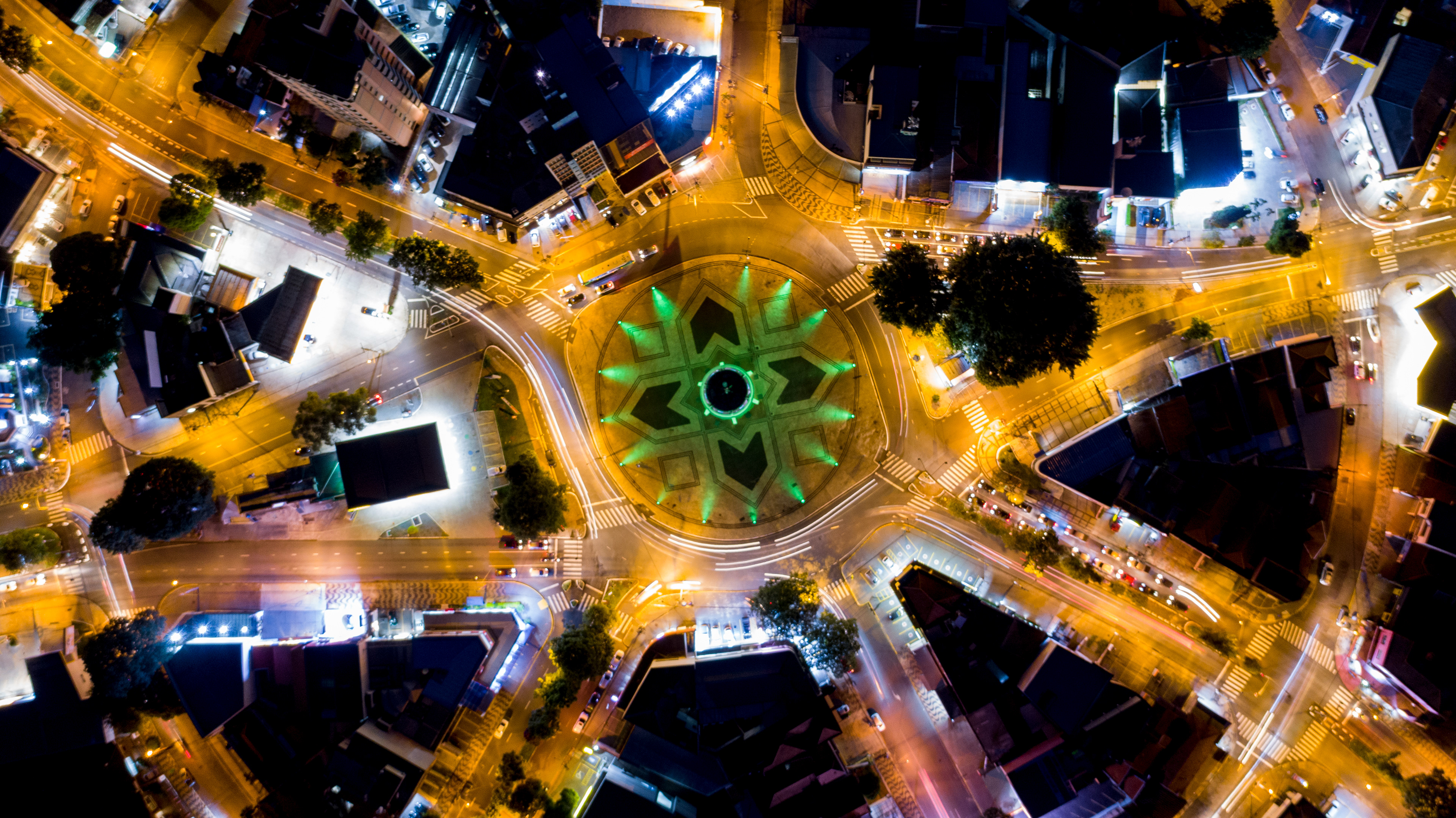 Foto aérea, vista noturna Torre do Castelo Campinas SP