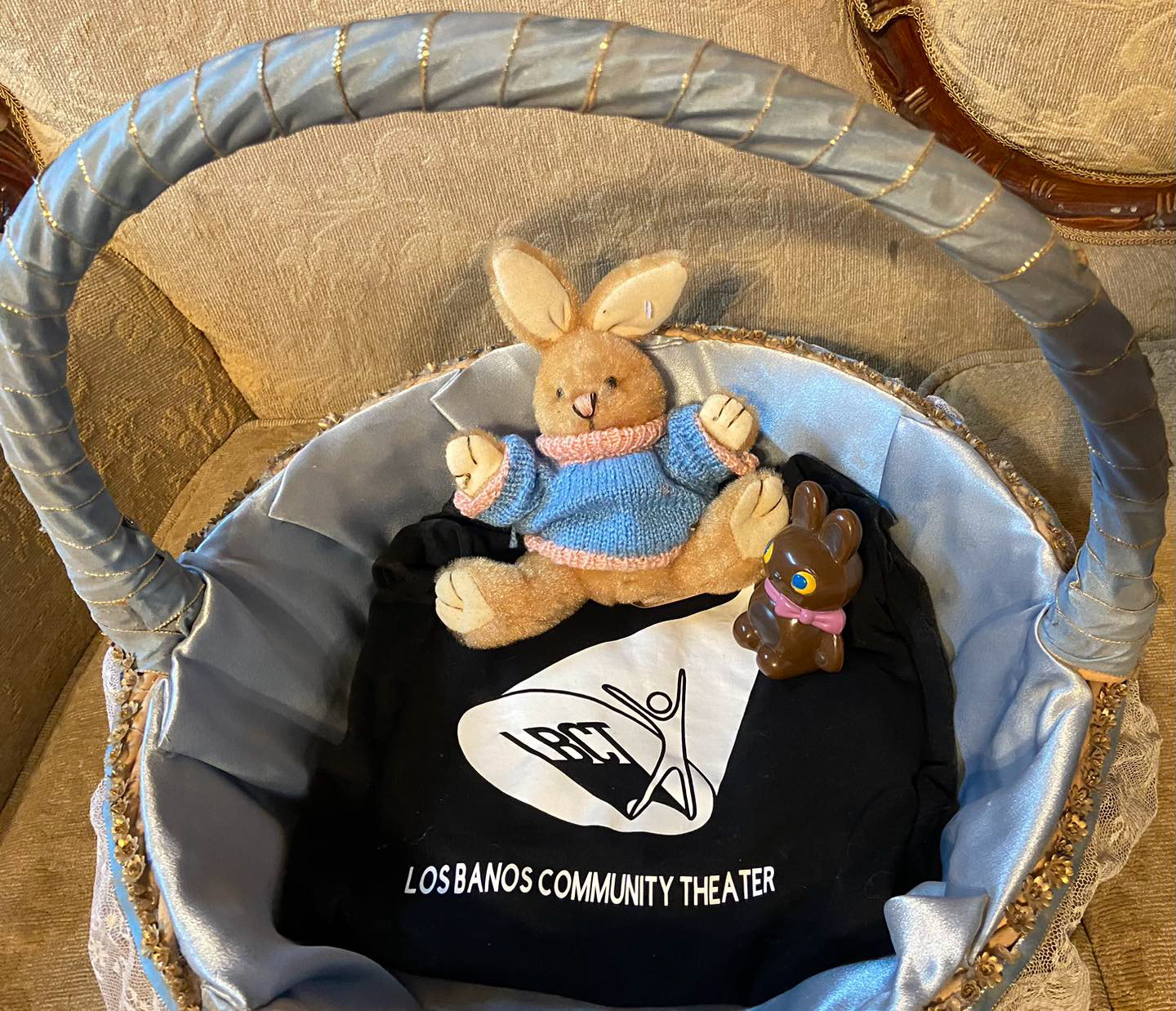 Tshirt featuring logo 1