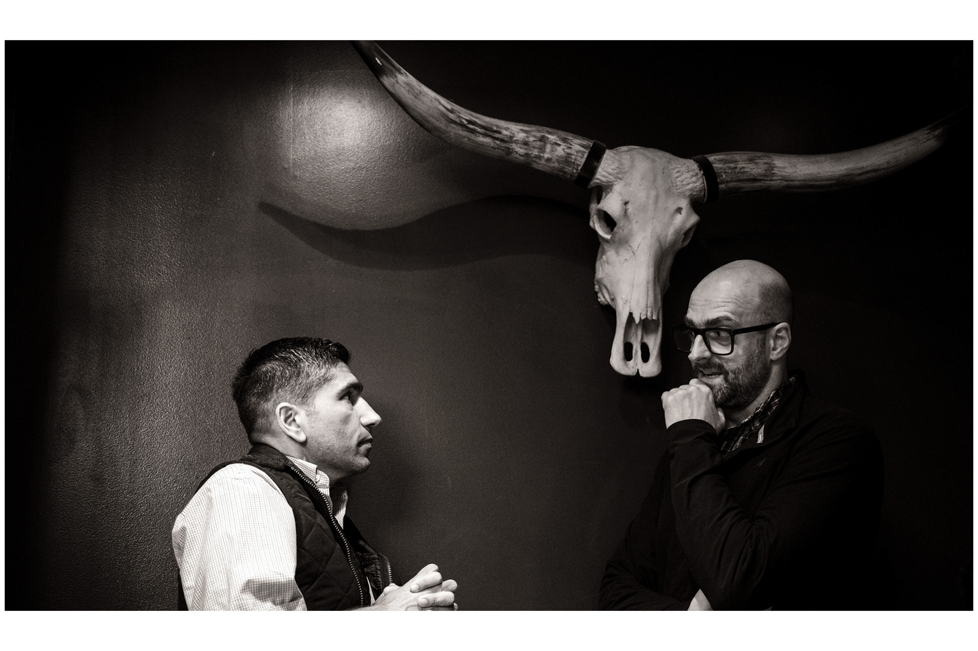 The old boys do some cattle tradin' and hagglin'.