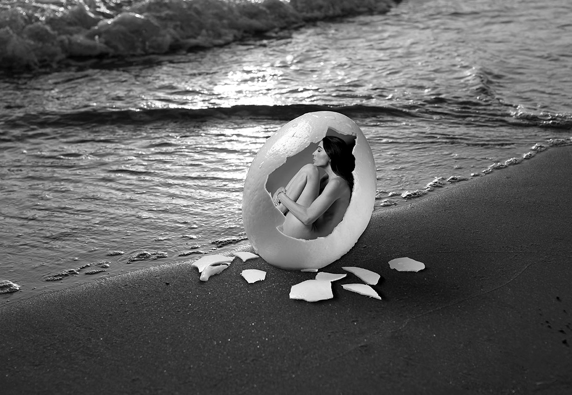 w.opens the egg BW