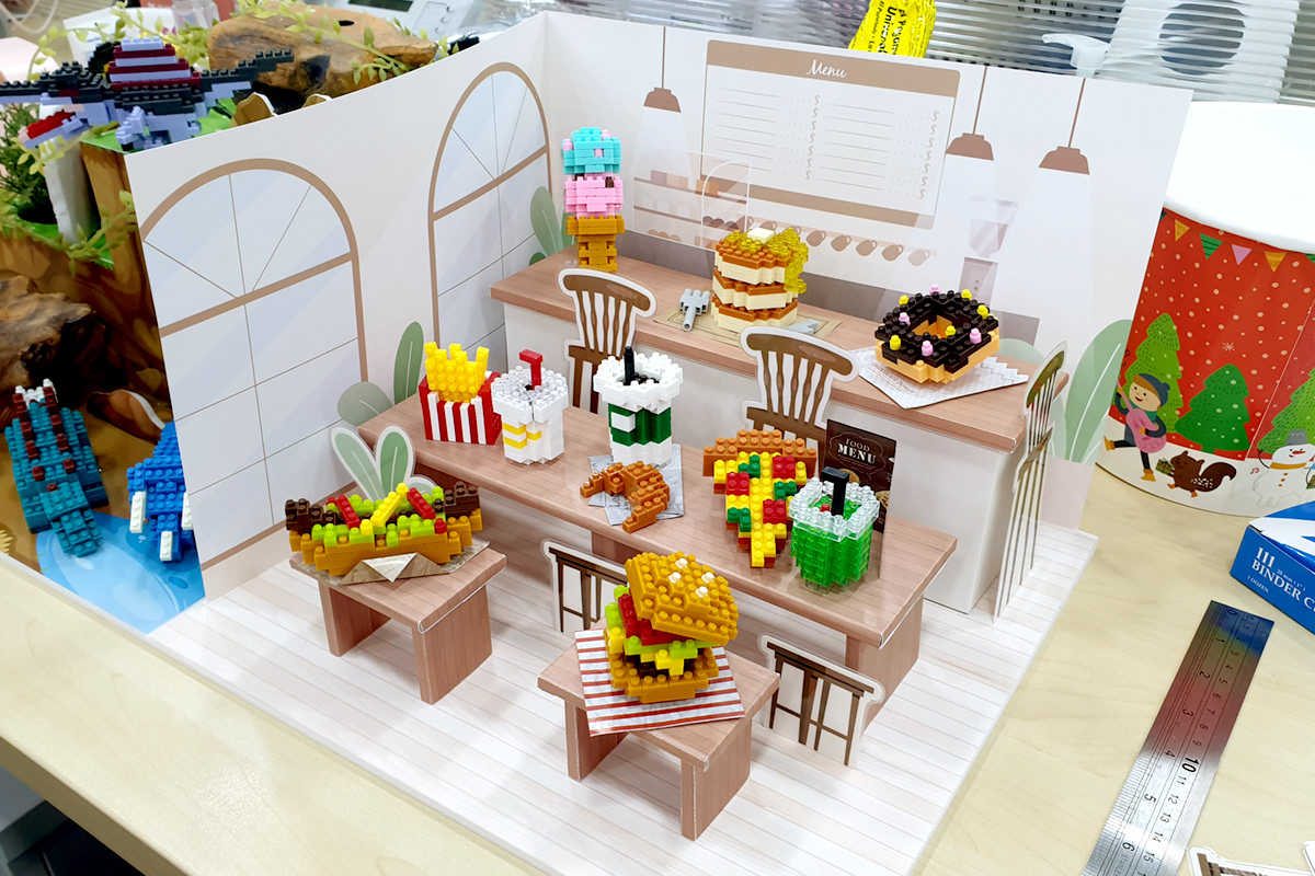Petit Block Display (Angle)