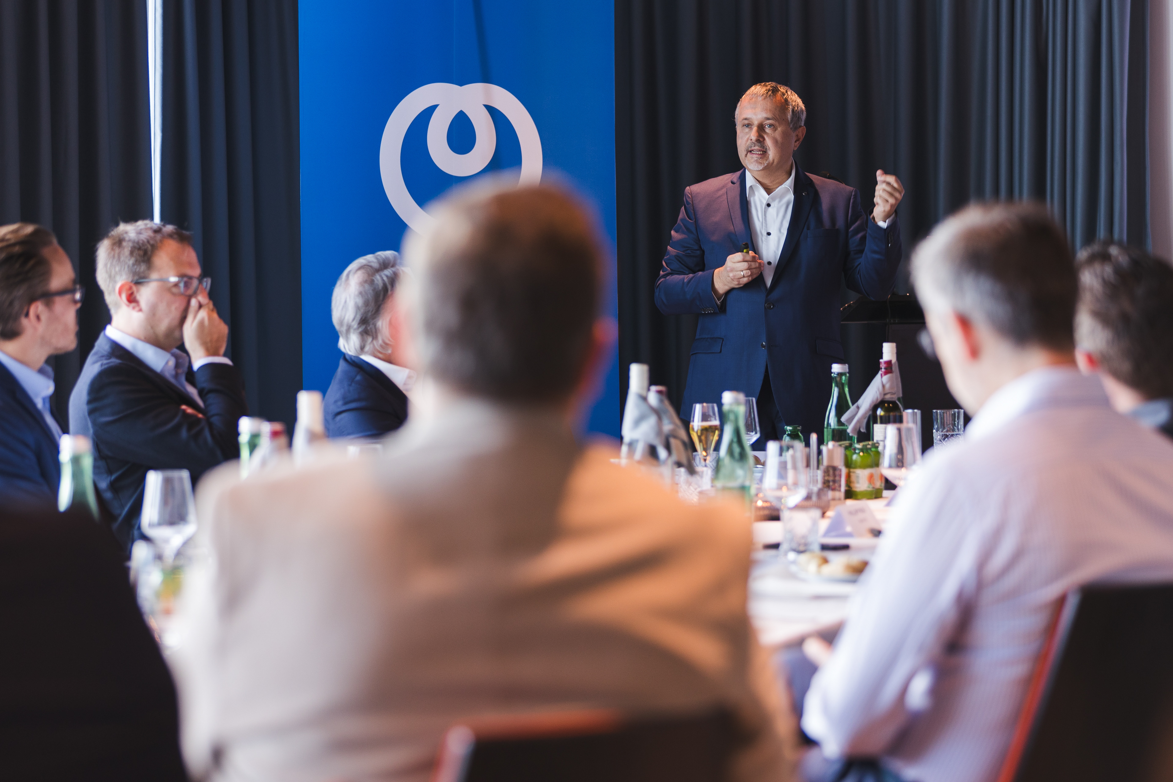 Business Lunch Reportage