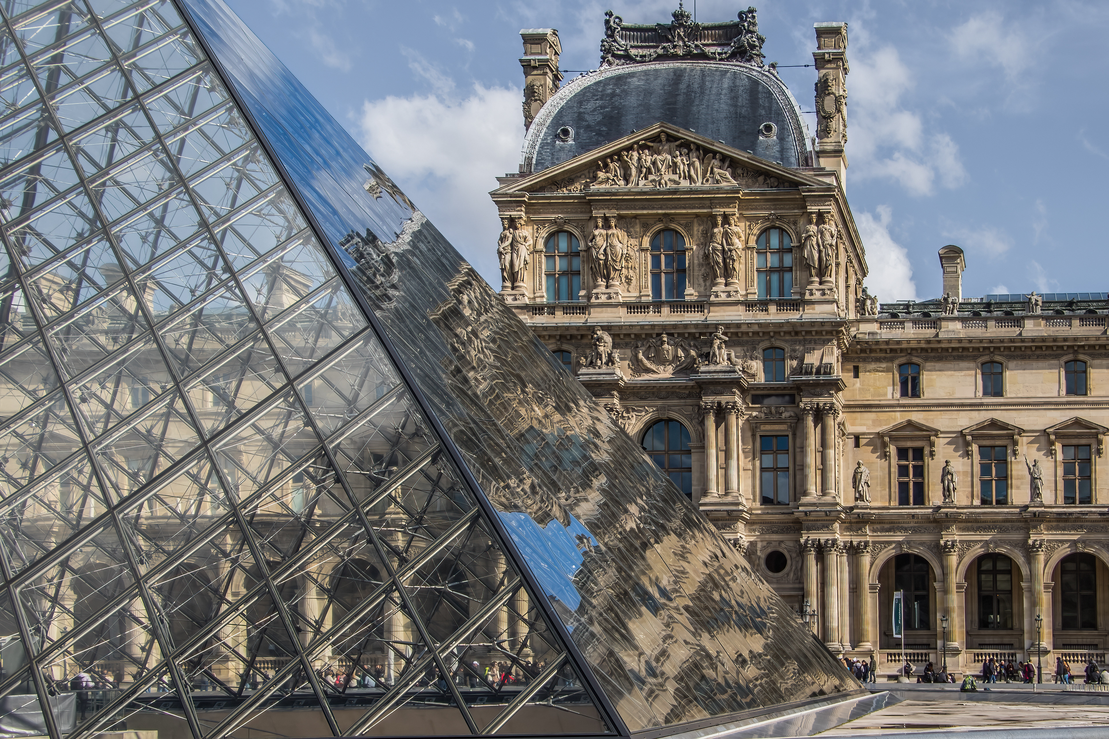 LOUVRE COURTYARD