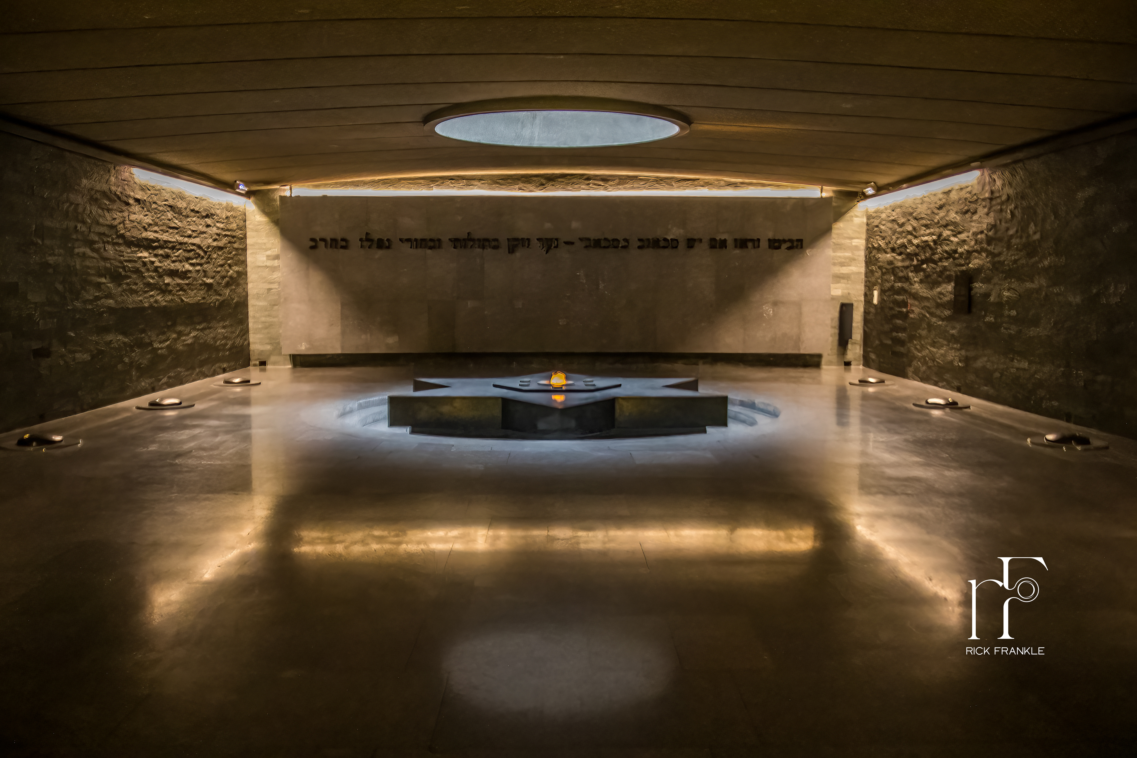 HOLOCAUST MEMORIAL [LE MARAIS]