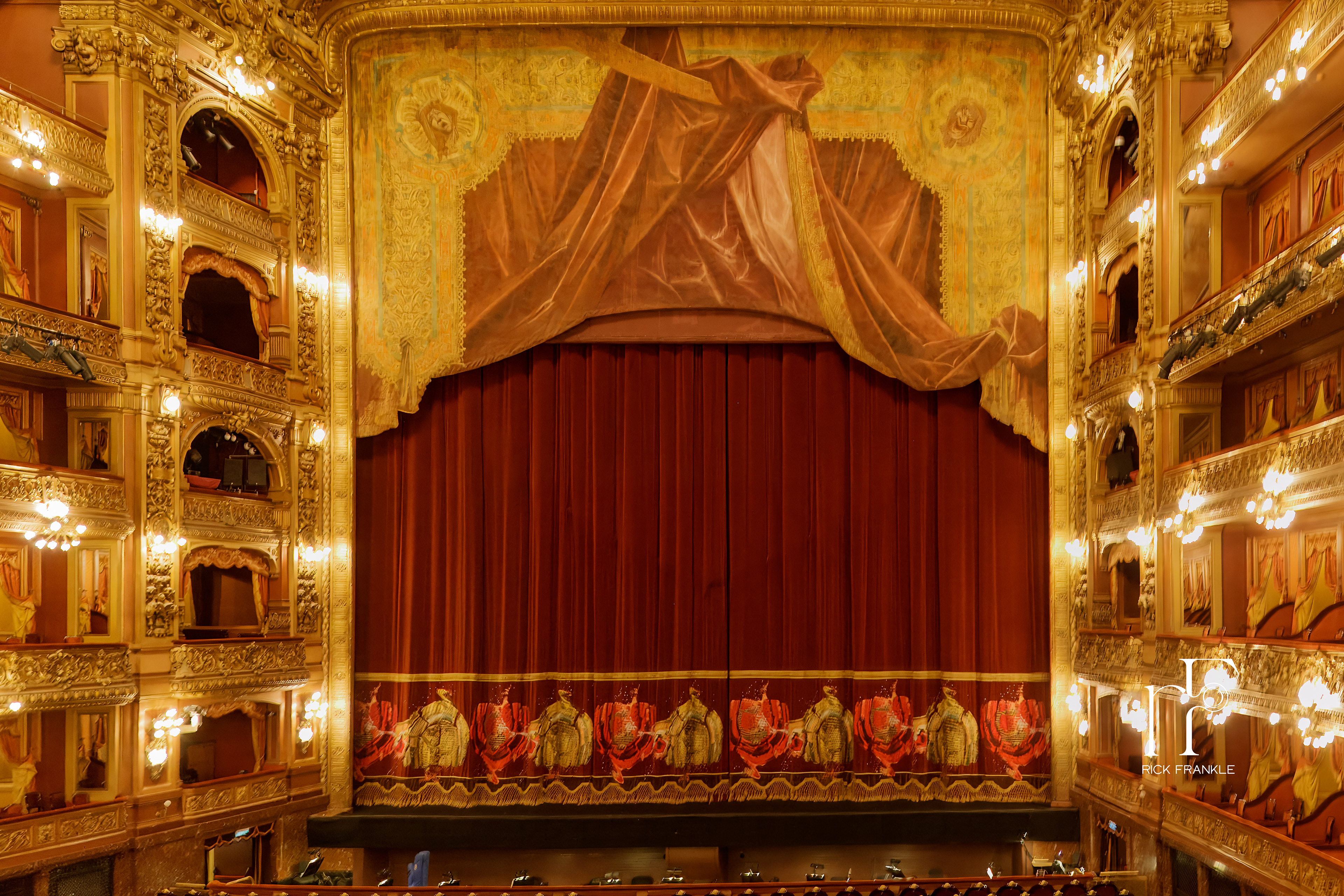 TEATRO COLON