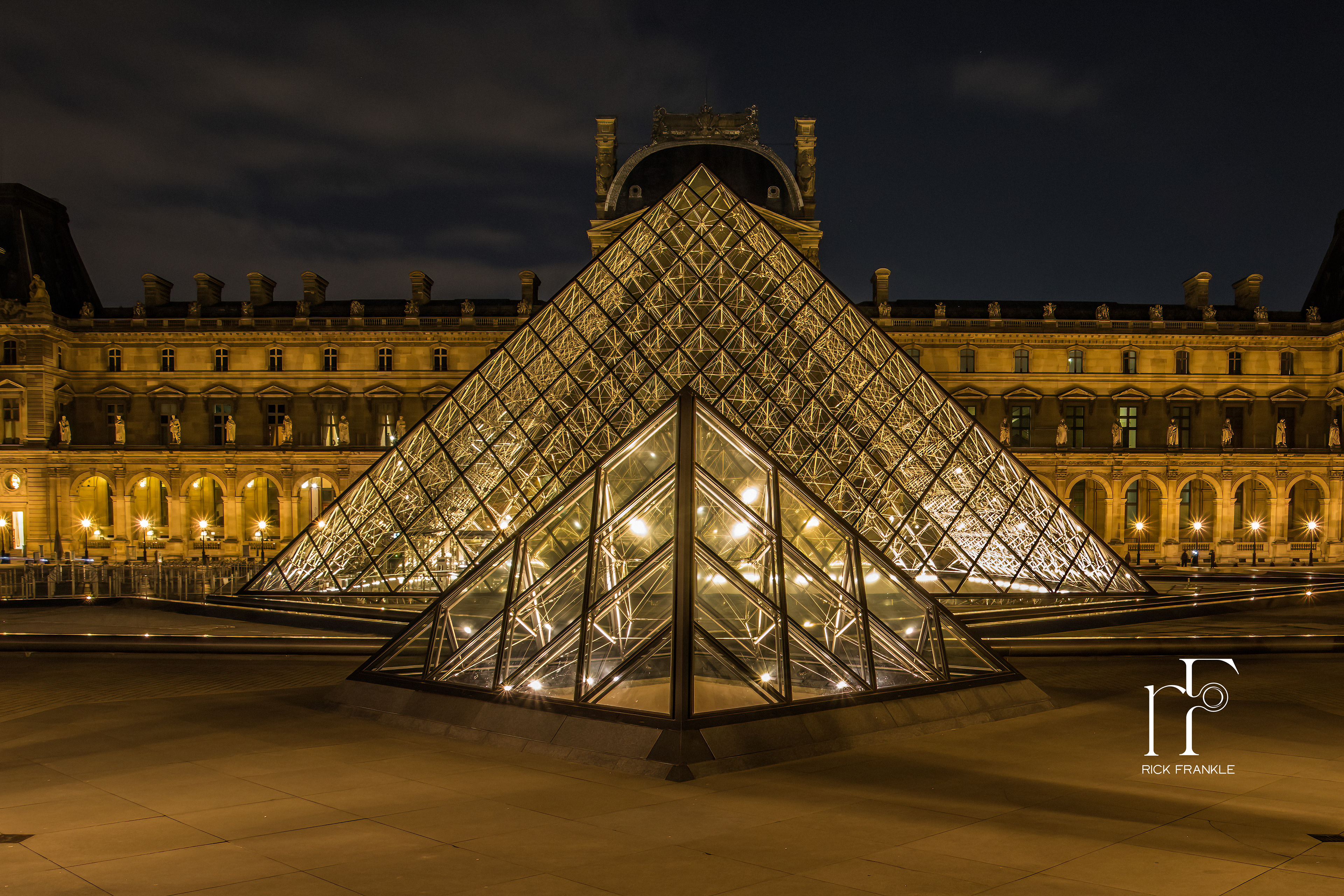 LOUVRE PYRAMIDS