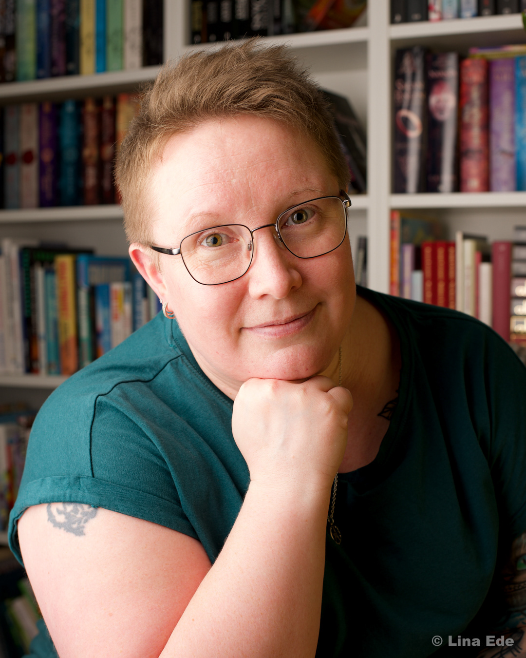 Tiina - författarporträtt