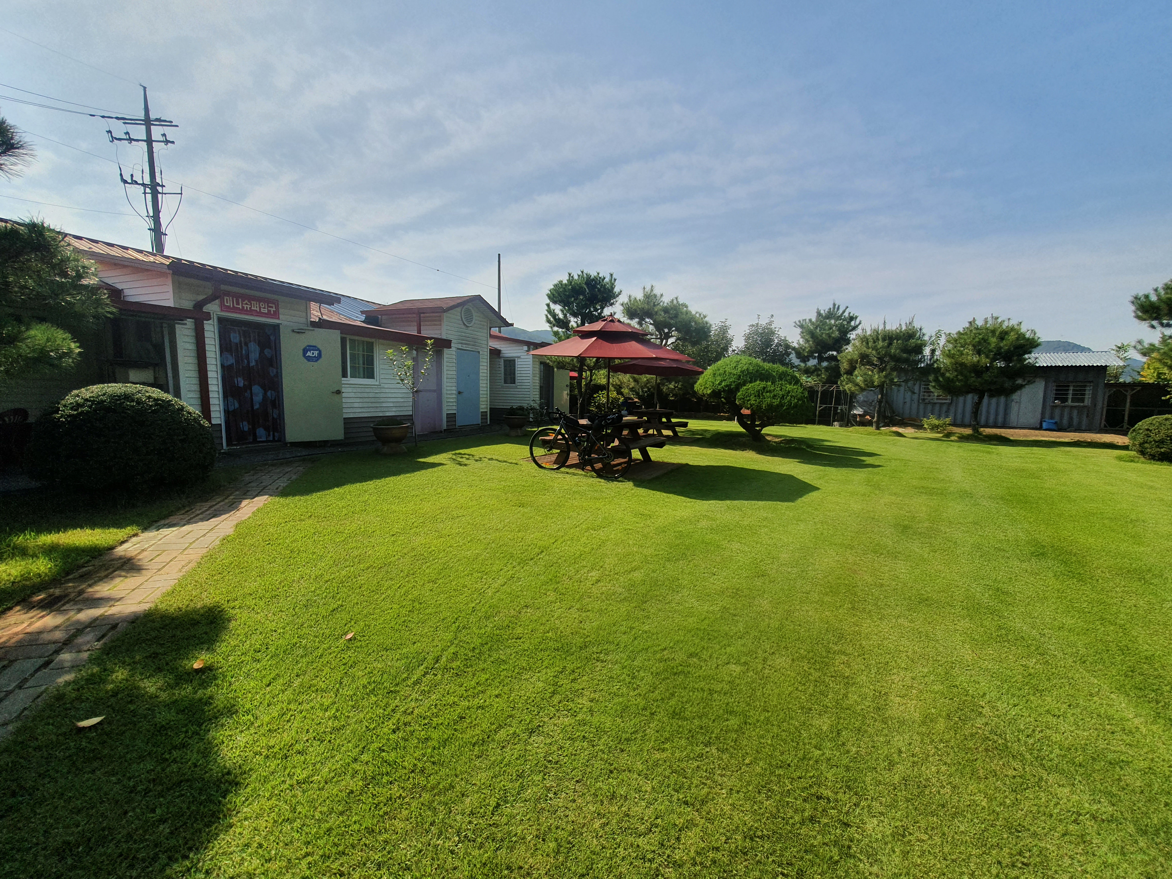 Fortunately, shortly after that terrible climb, I found what must be South Korea's most perfectly manicured lawn – complete with a refreshment station.