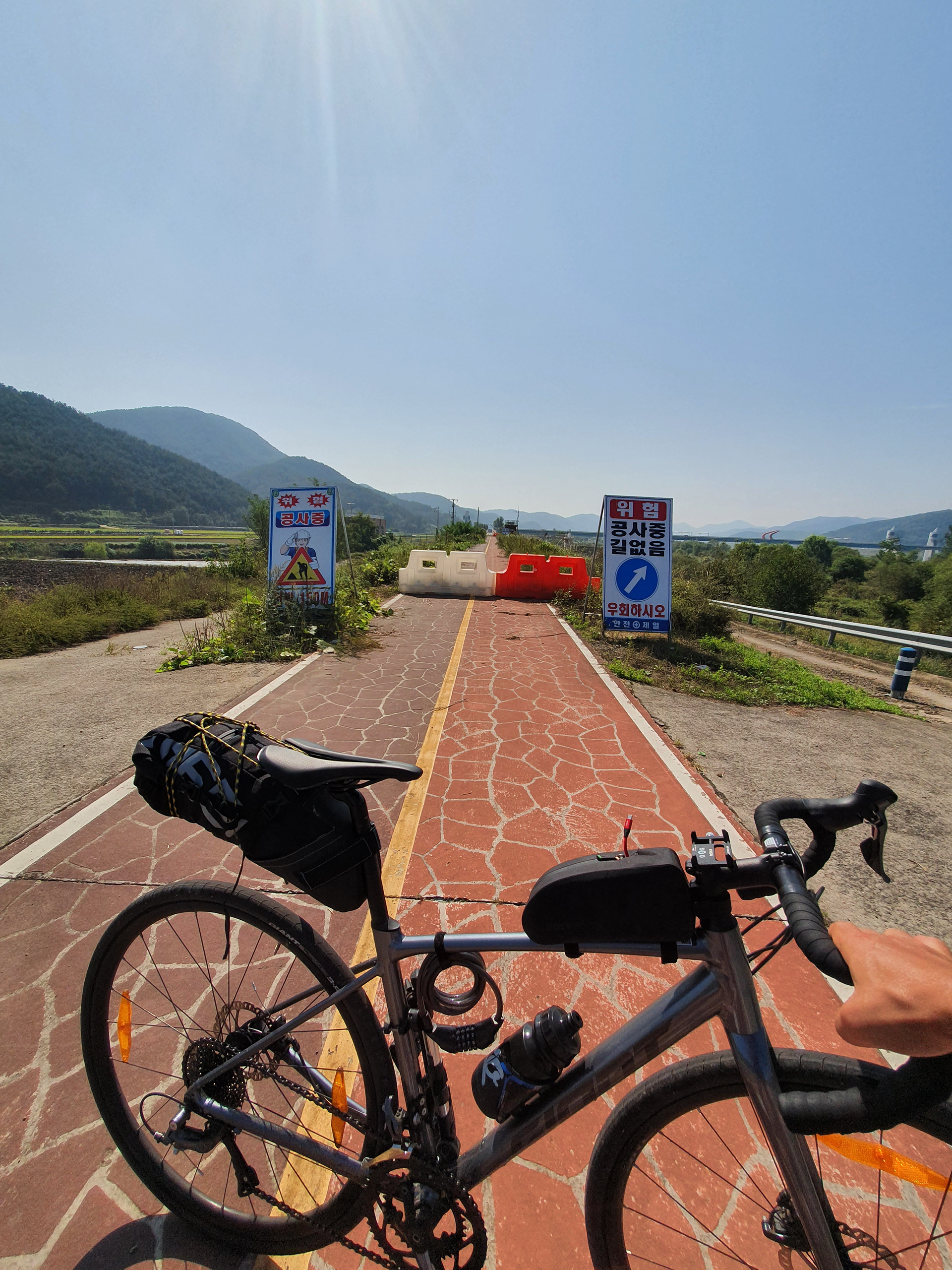 A frustrating sight – the path to the Hapcheon certification centre blocked off by construction.