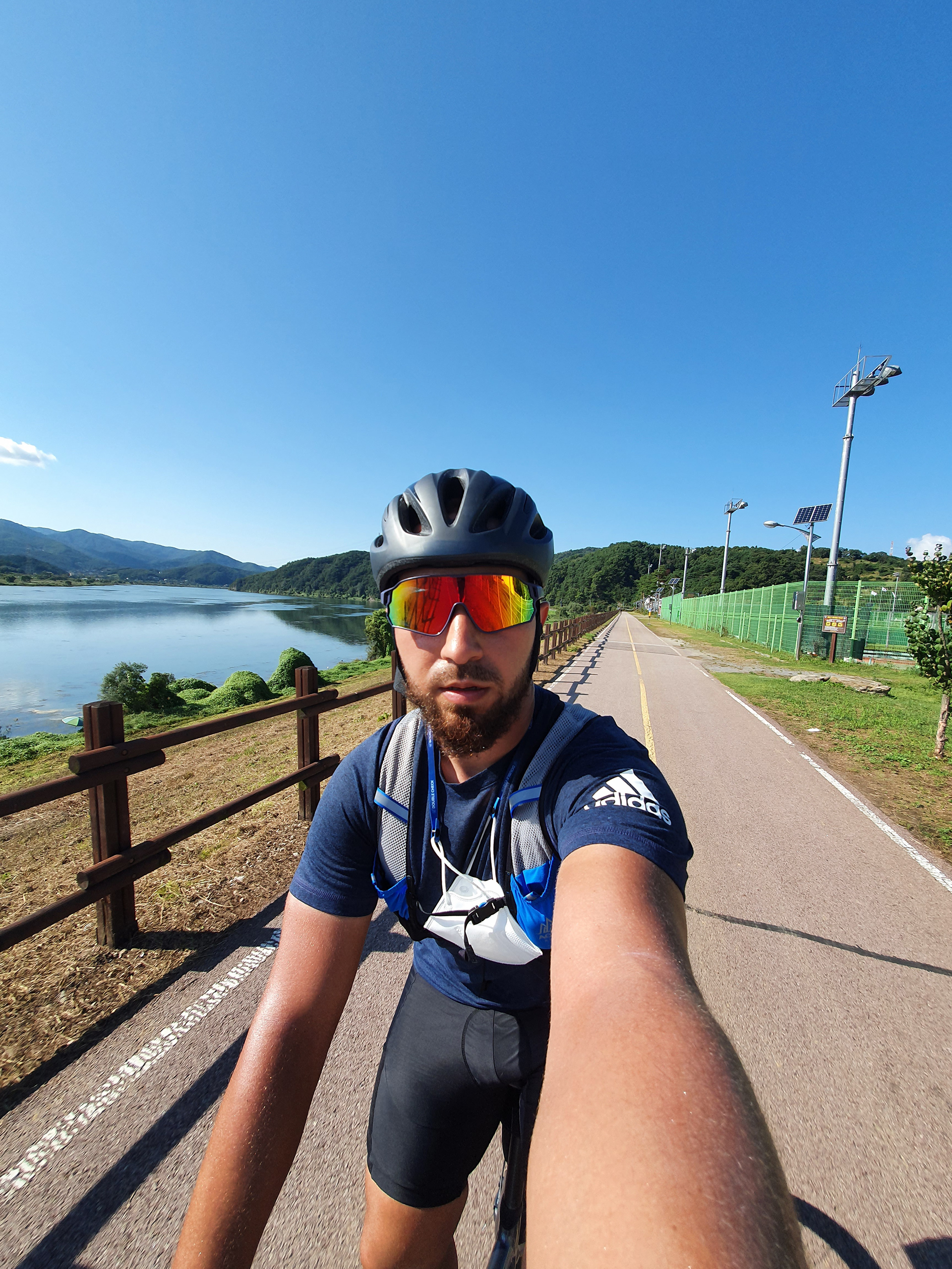 High afternoon sun beating down as I continued towards Yeoju.