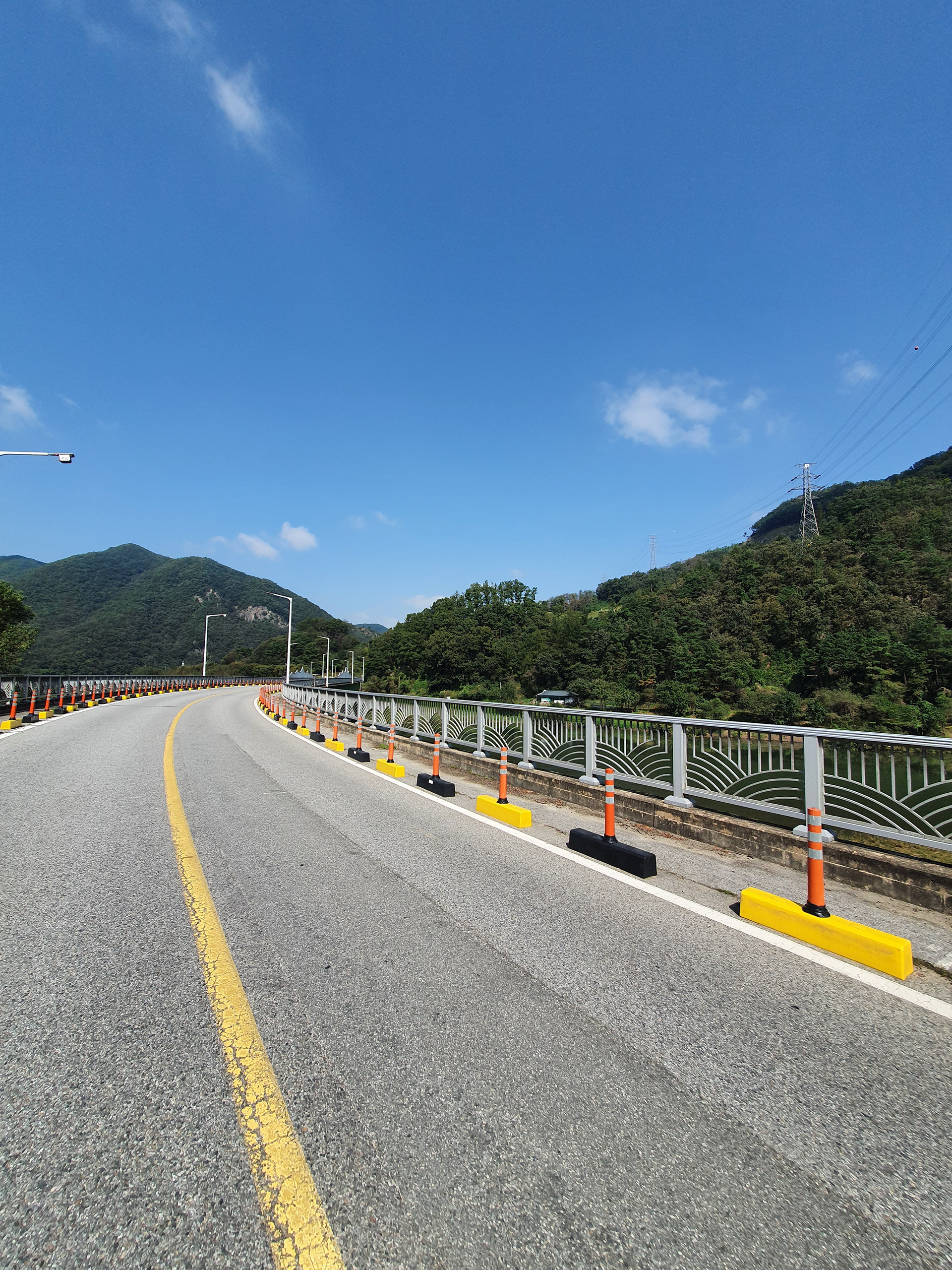Blessed once again with beautiful weather – clear blue skies with very little wind.