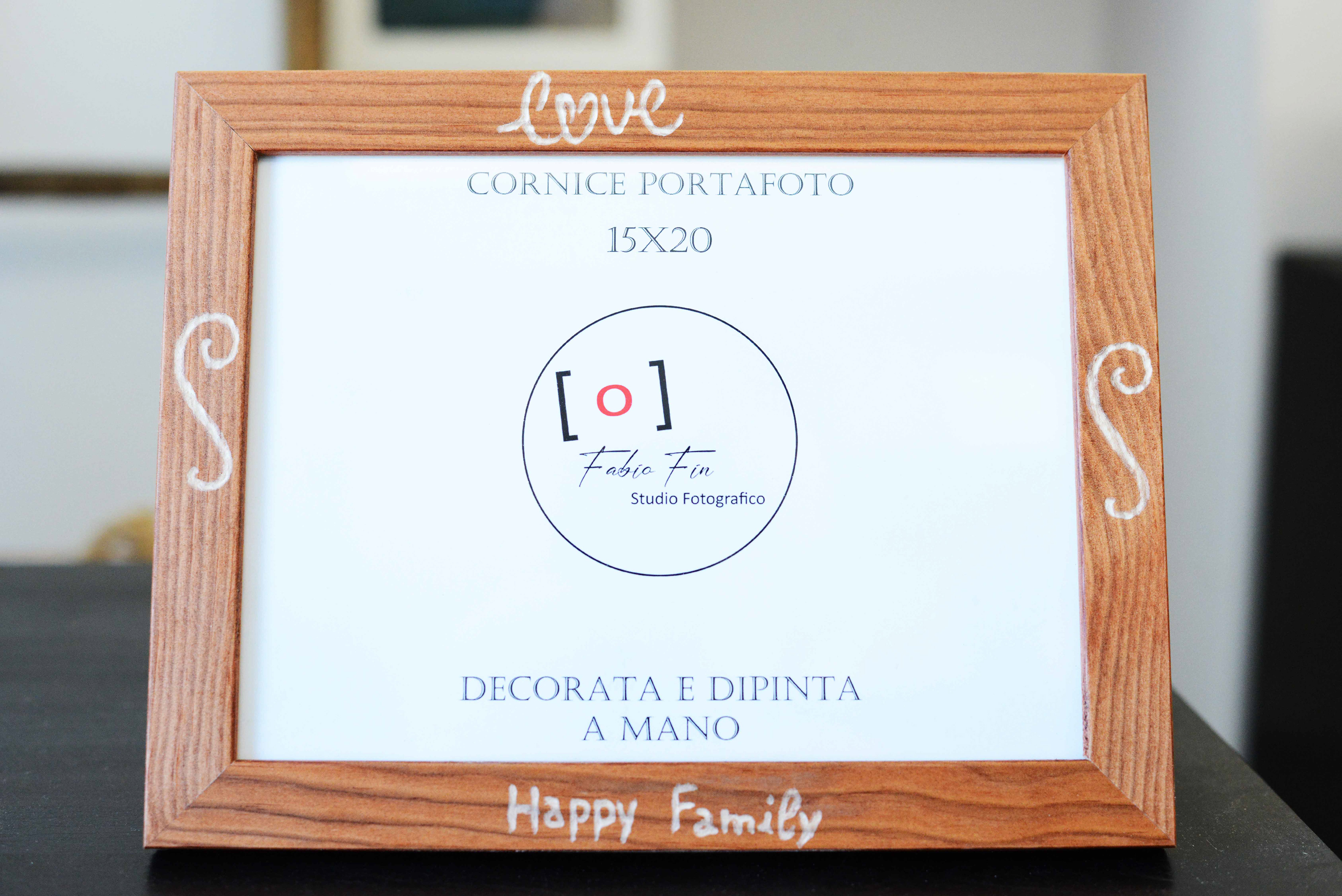 Cornice con incisione personalizzata: a partire da 12€, prezzo variabile in base al formato della cornice