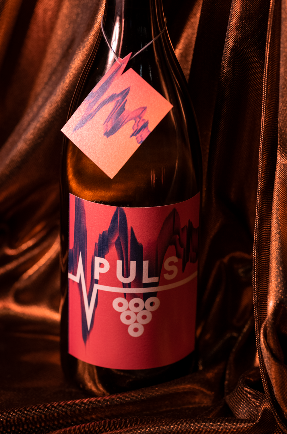 Whitewine with attached label (front) 