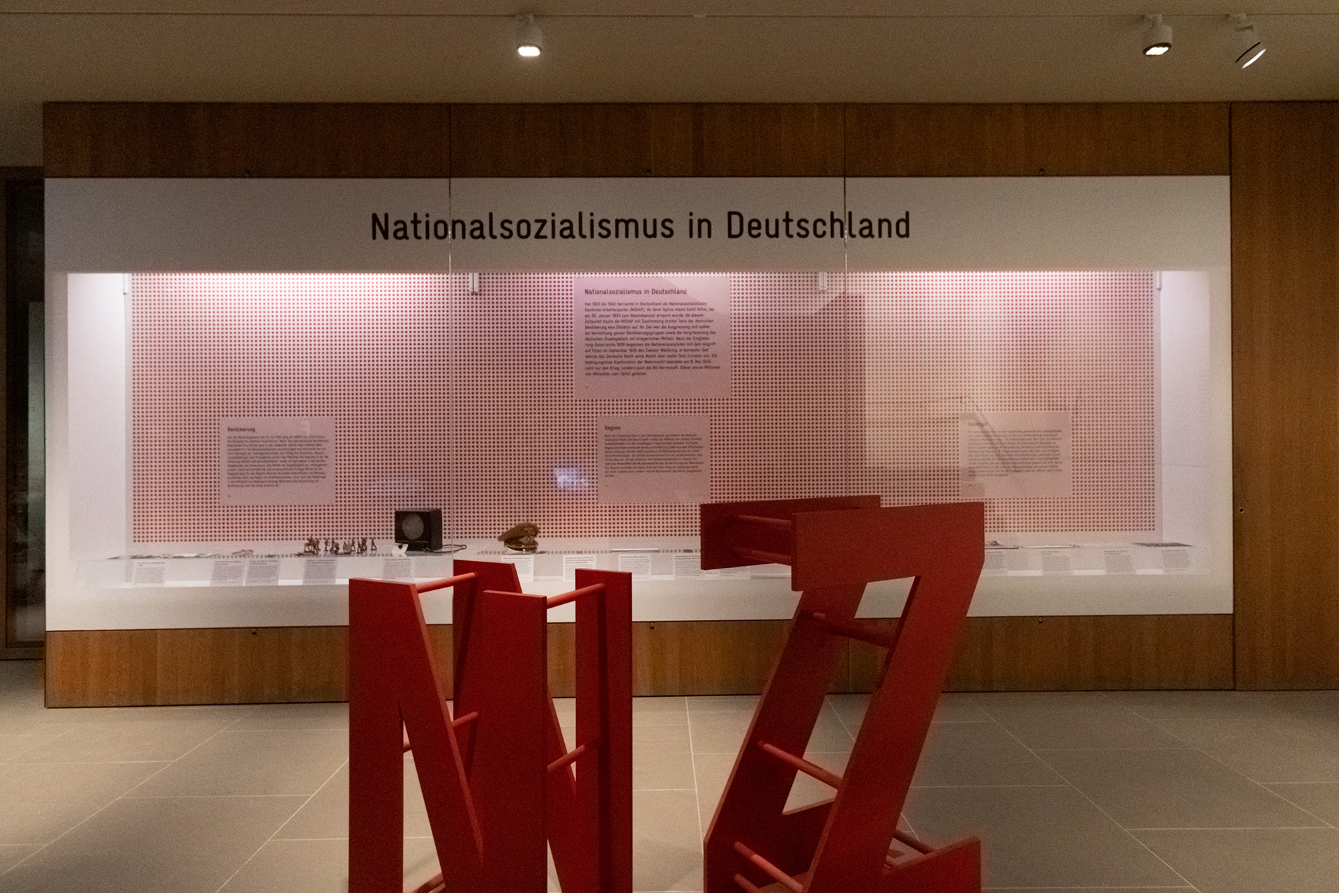 7x3 m showcase which explains the National Socialism in Germany on the basis of three main topics: "Population", "Regime" & "Ideology"