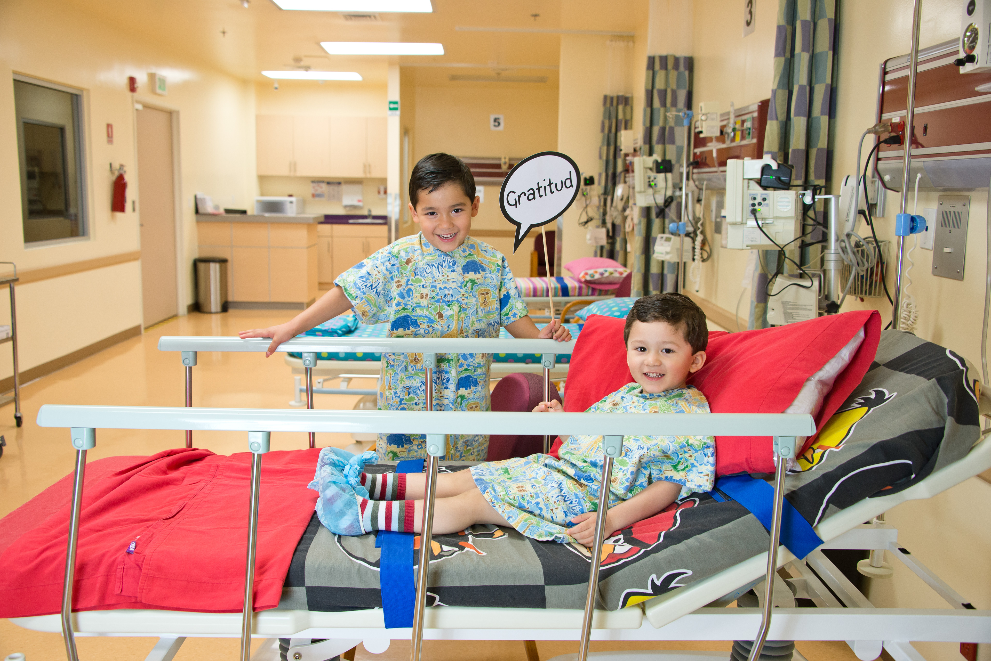 Sesión fotográfica para calendario del Hospital Infantil de las Californias 2016