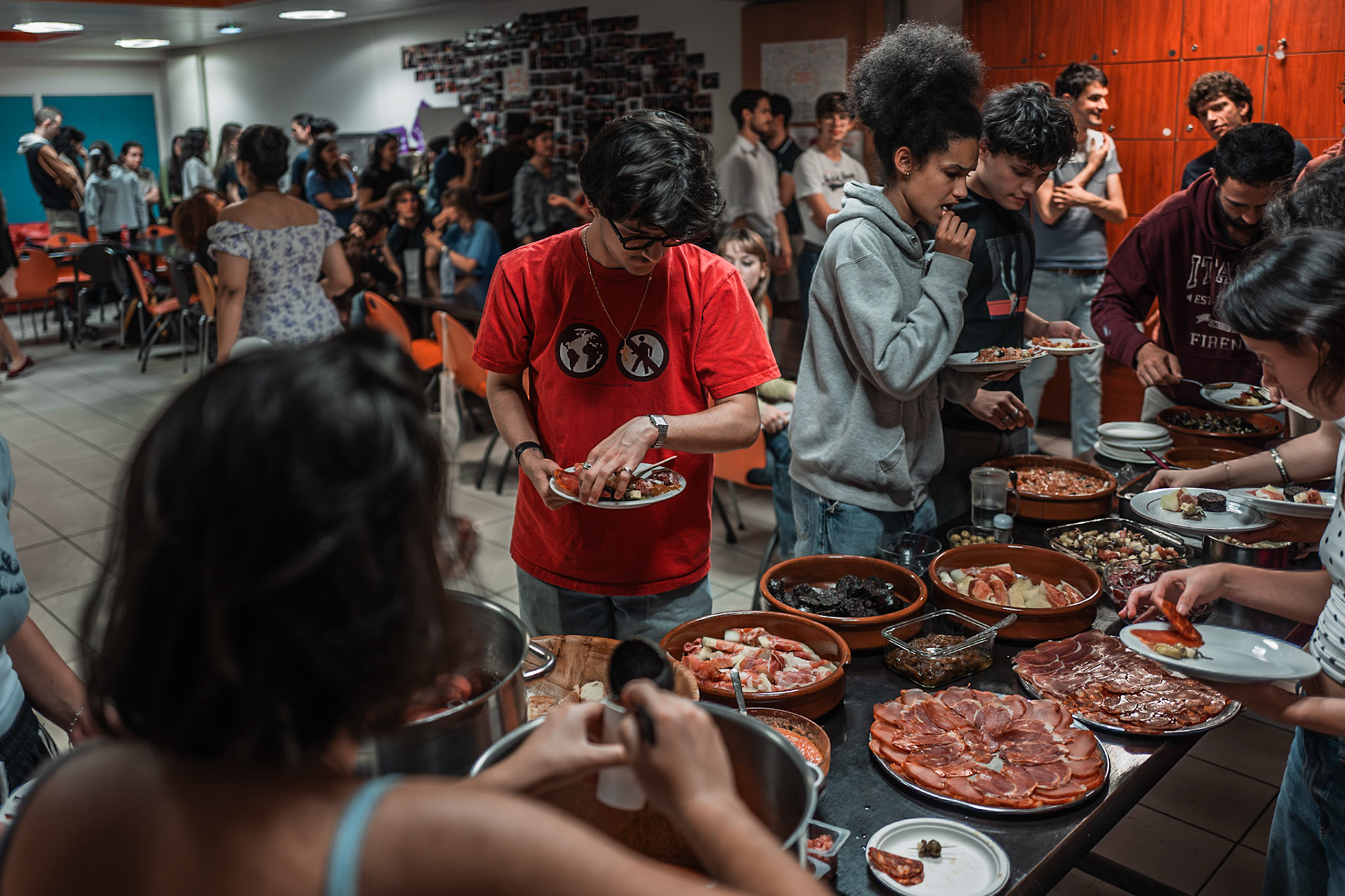 Group of students participating in a Spanish dinner at AEPP in Paris, a community dinner organized by the Spanish residents, featuring traditional cuisine. Held once a month, these events are designed to bring students together, encourage cultural exchange, and strengthen the sense of community within the residence. The photograph captures a moment of shared enjoyment, where students connect over food, conversation, and friendship.Picture taken the 2026-06-04 ©Aurora Ghigino