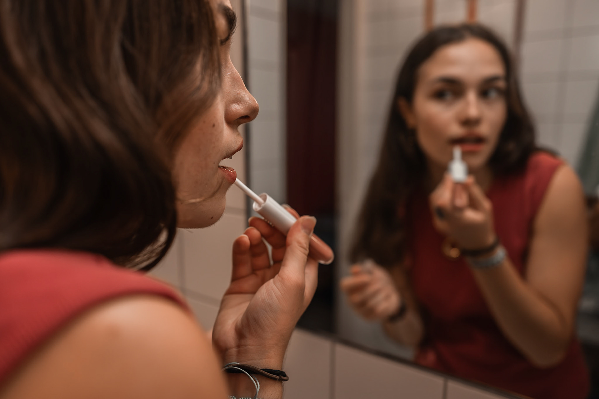 Manon is in the shared bathroom of her room at AEPP, carefully doing her make-up as she gets ready for a girls’ night out. The scene captures a familiar pre-evening ritual in student life, blending anticipation and routine within the shared living space. Picture taken the 2026-06-01©Aurora Ghigino