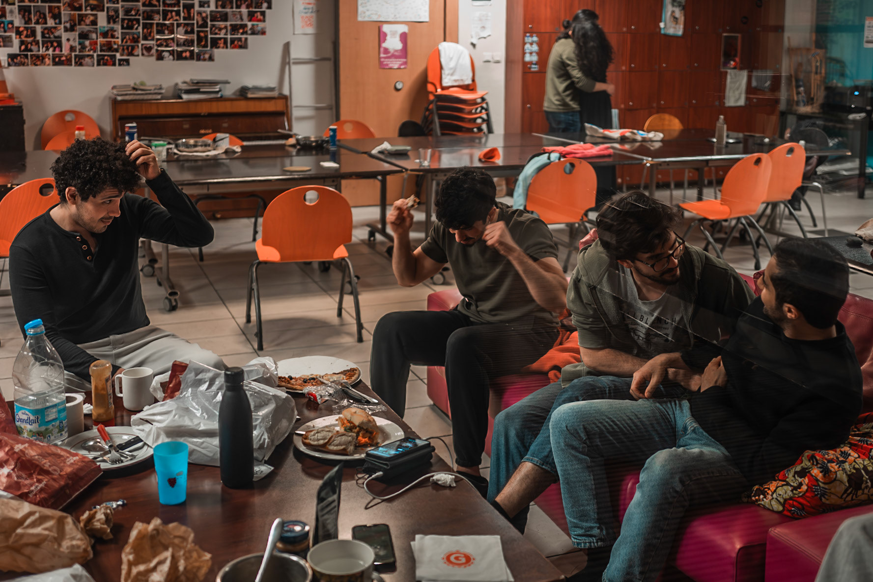 Picture taken at AEPP, a group of friends spend an evening together, laughing and enjoying each other’s company. In the background, a couple shares a quiet hug, highlighting a more intimate layer of the scene. The photograph reflects the simple, everyday nightlife of the residence, where social interaction and personal moments naturally coexist.Picture taken the 2026-04-21 ©Aurora Ghigino