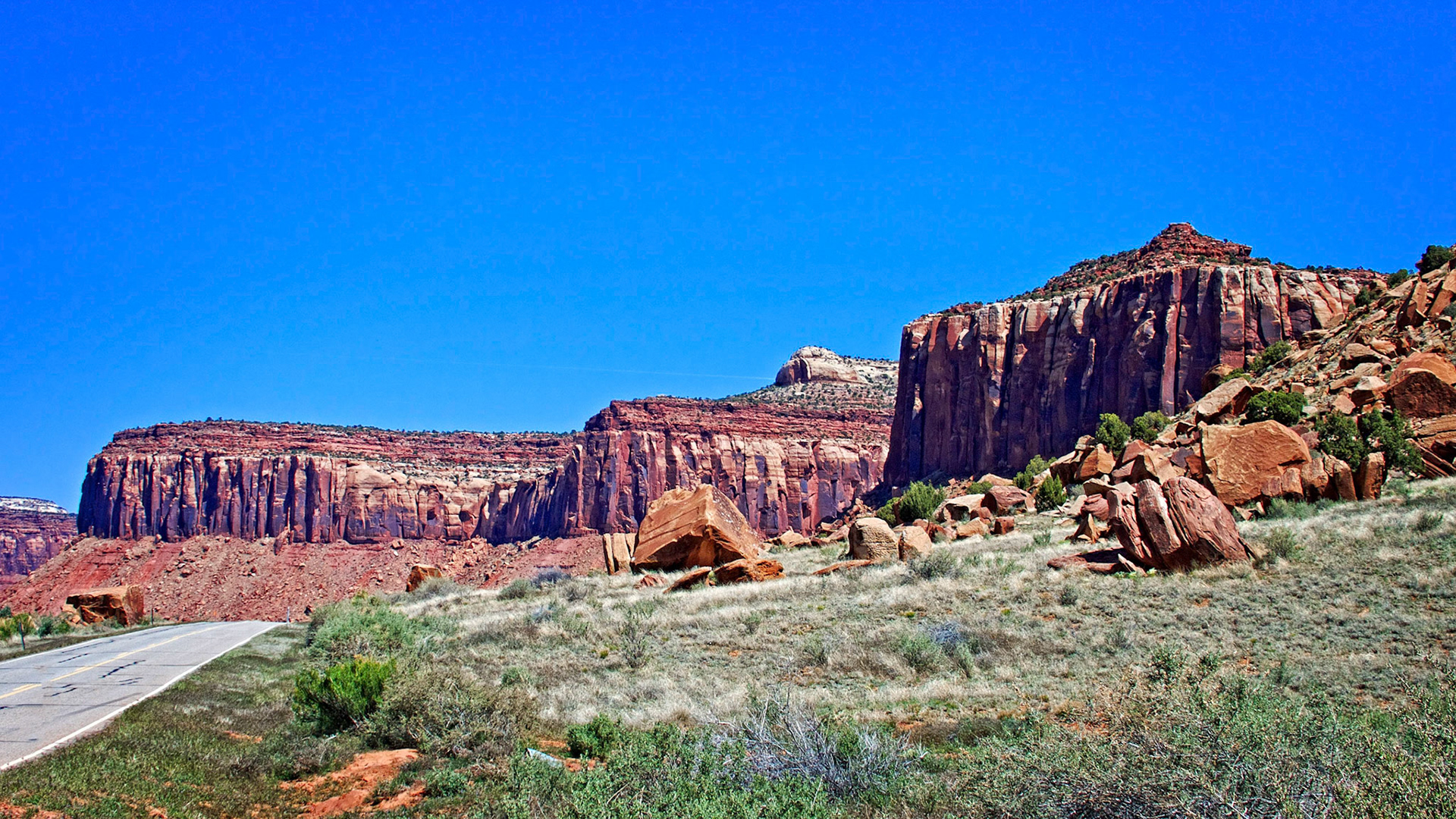 Looking up Indian Creek Canyon on the way in to the Needles District of Canyonlands National Park.