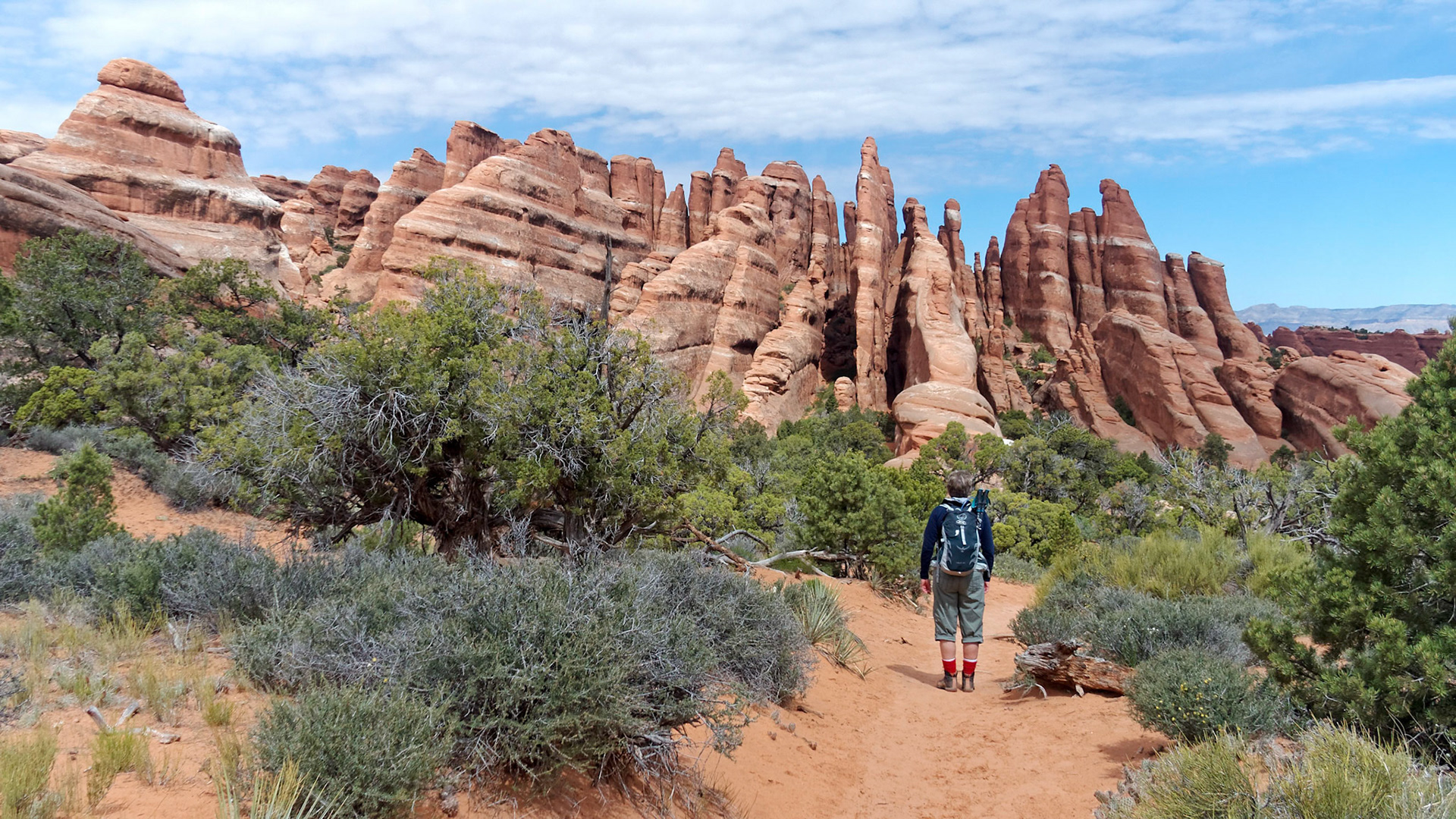 Jenny starting he Primitive Trail section of the Devils Garden Loop, walking anti-clockwise.