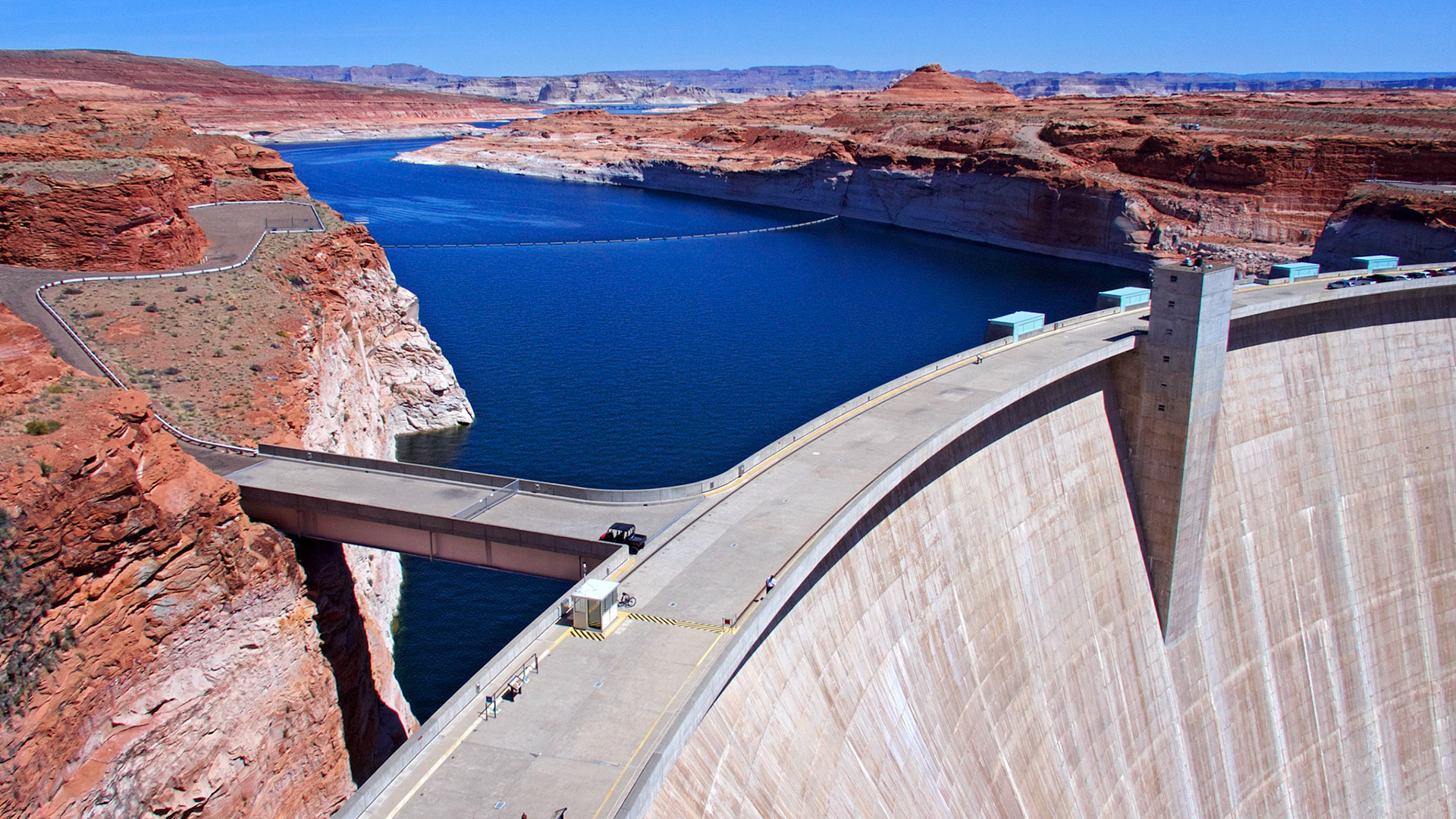 Glen Canyon Dam and the downstream end of Lake Powell.
