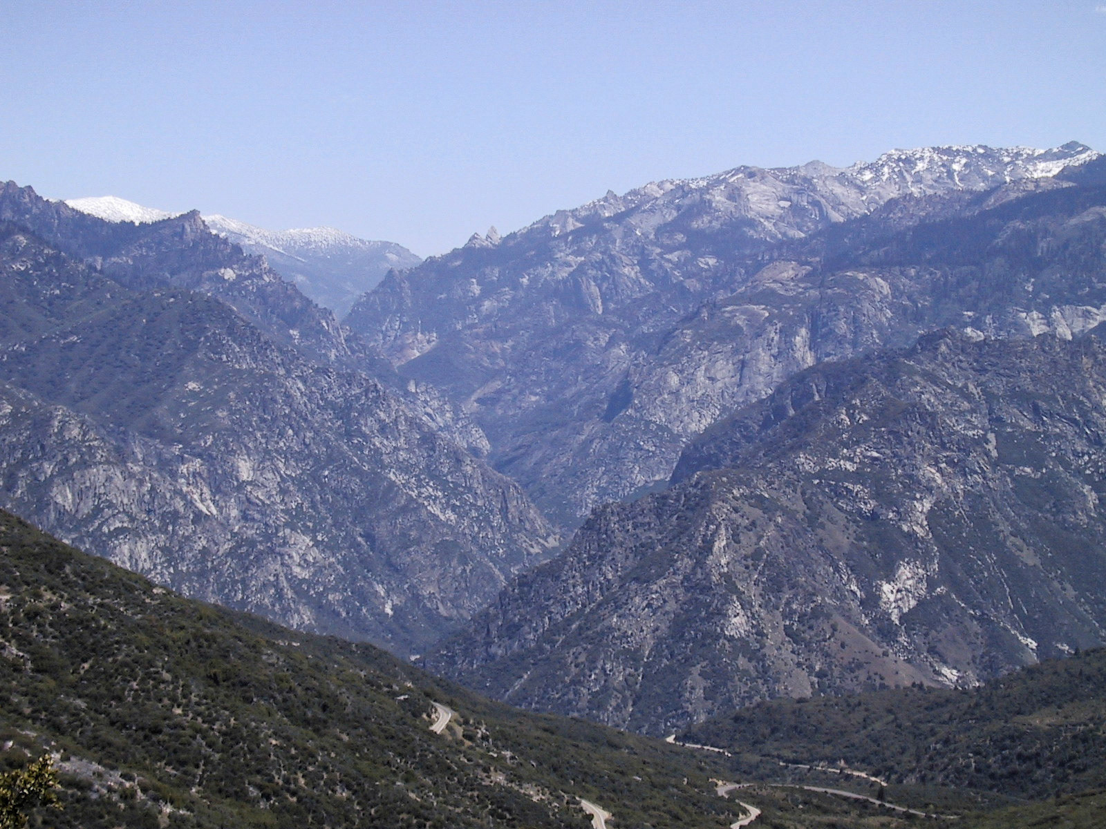Approaching Kings Canyon from the west. The road down into the canyon can be seen in the lower foreground.