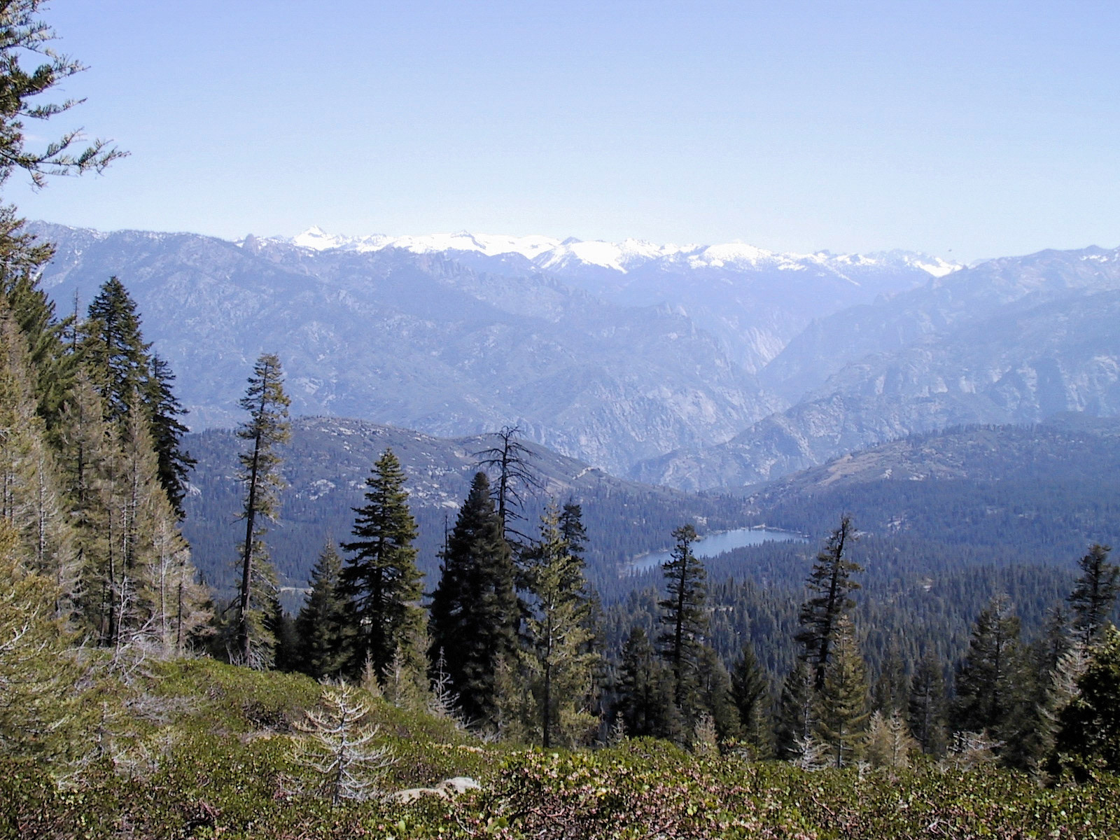 View across to Obelisk, Tombstone Ridge and Kings Canyon from Panorama Point. Hume Lake is in the center of the picture.