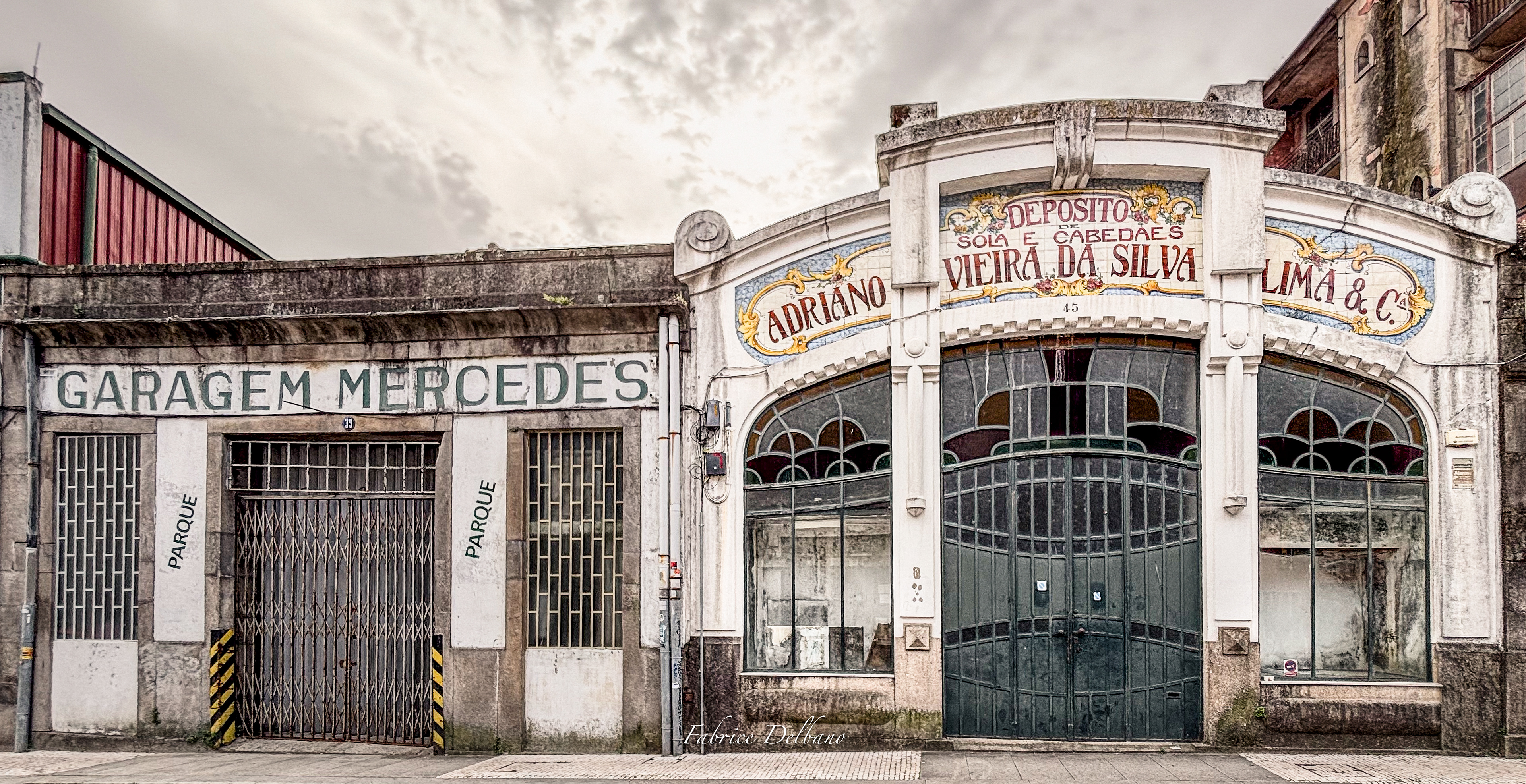 Ancien bâtiment, garage Mercedes, Porto