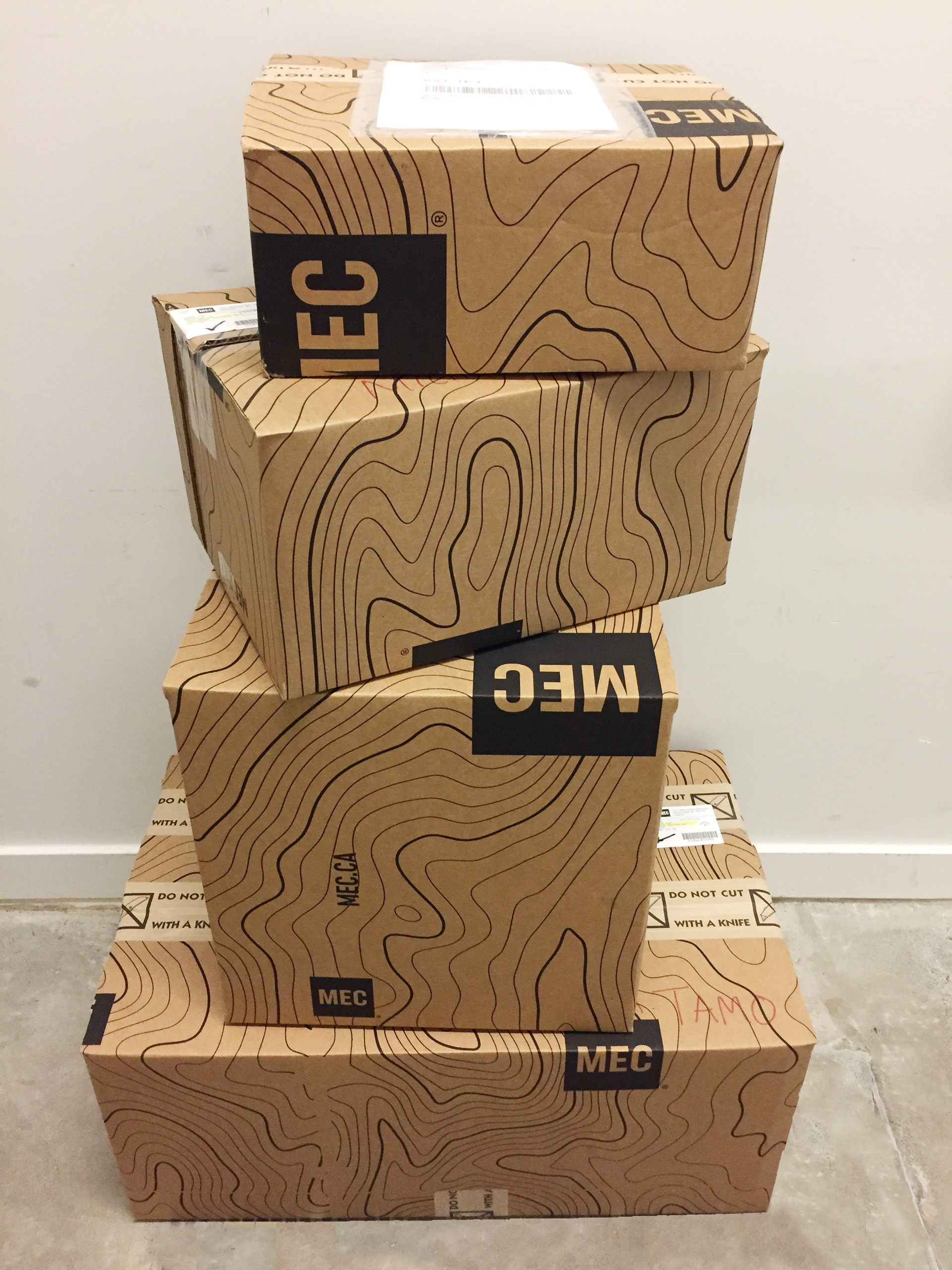 Custom on-demand shipping box design