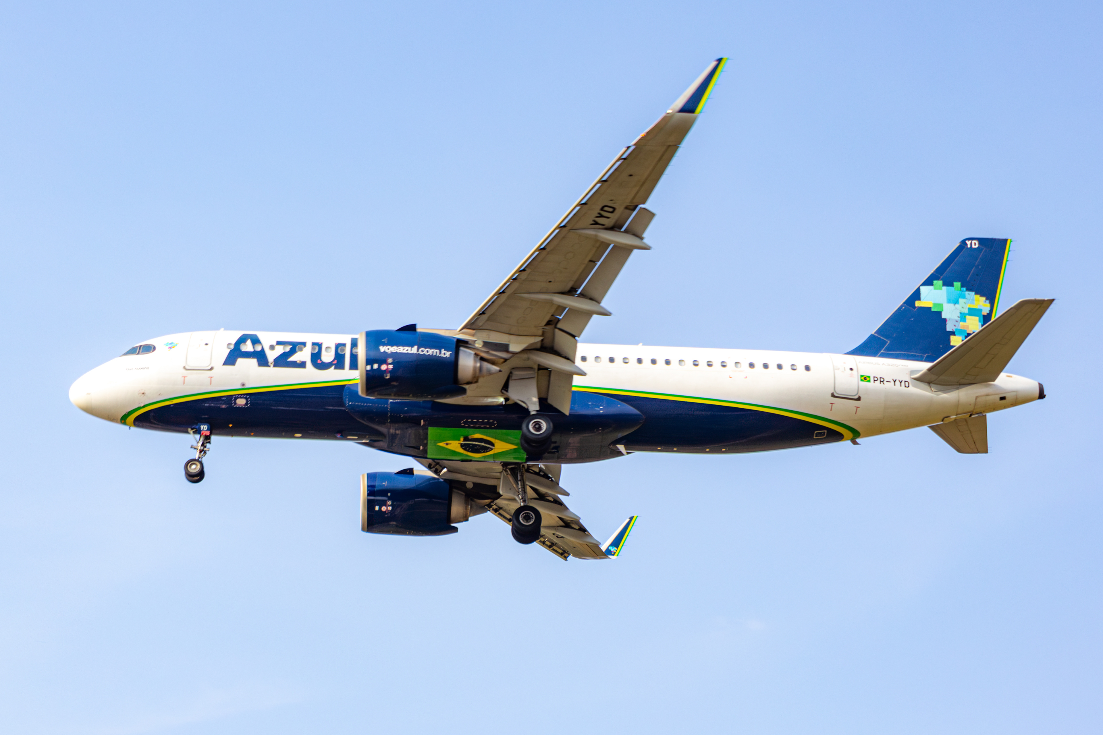 AIRBUS A320 NEO AZUL PR-YYD - VCP