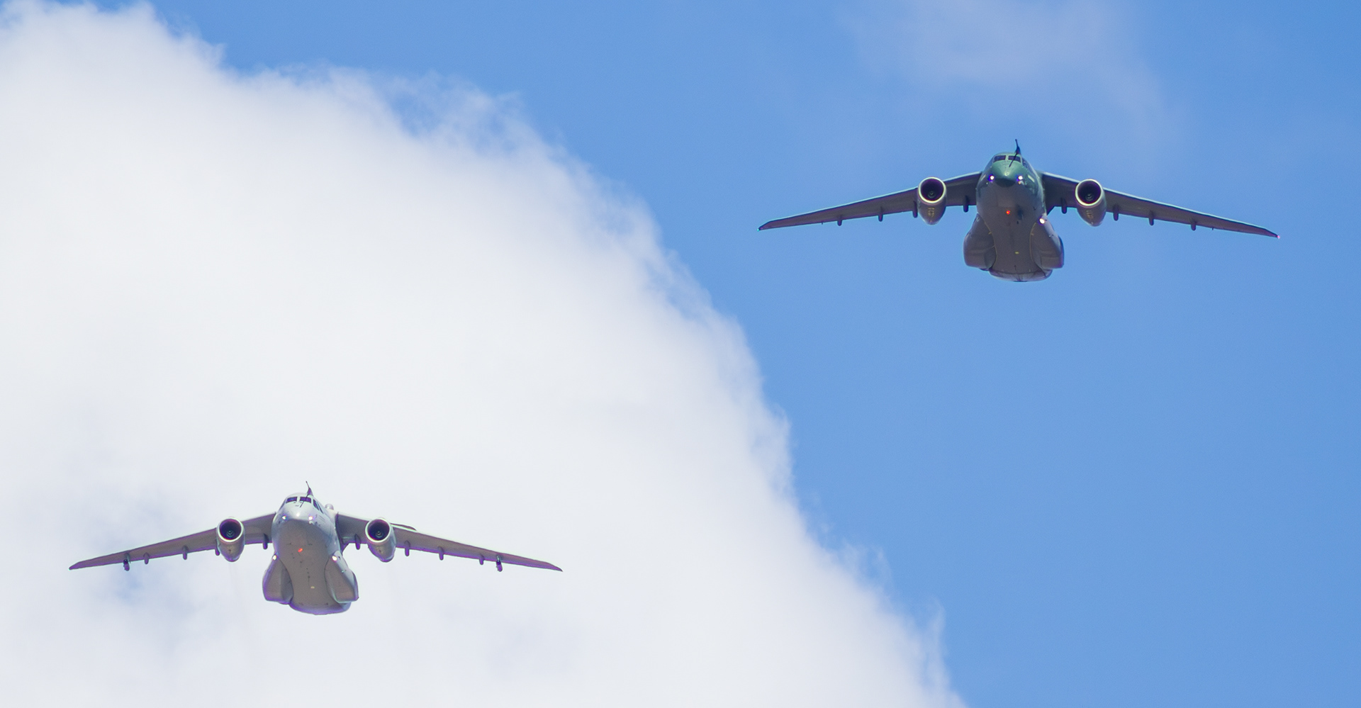DUPLA EMBRAER KC-390 - FORÇA ÁEREA PORTUGUESA E FORÇA AÉREA BRASILEIRA