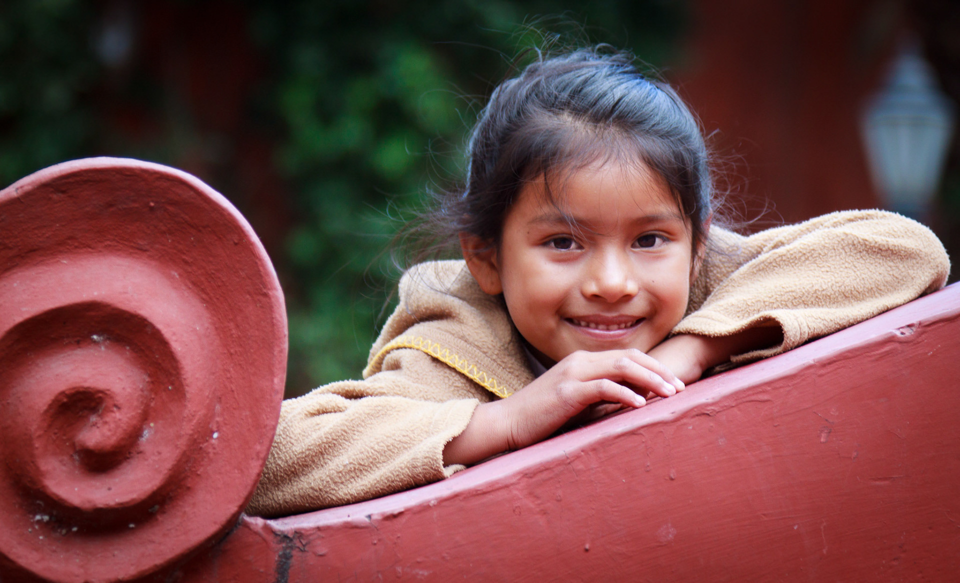 Esta preciosa niña, cuando le pedí tomarle la foto no quería, hasta que le tomé una y se la enseñé. A Partir de ahí posó para más de tres fotógrafos siempre contenta! Fotografías del Worldwide Photowalk 2011, celebrado en San Miguel de Allende.