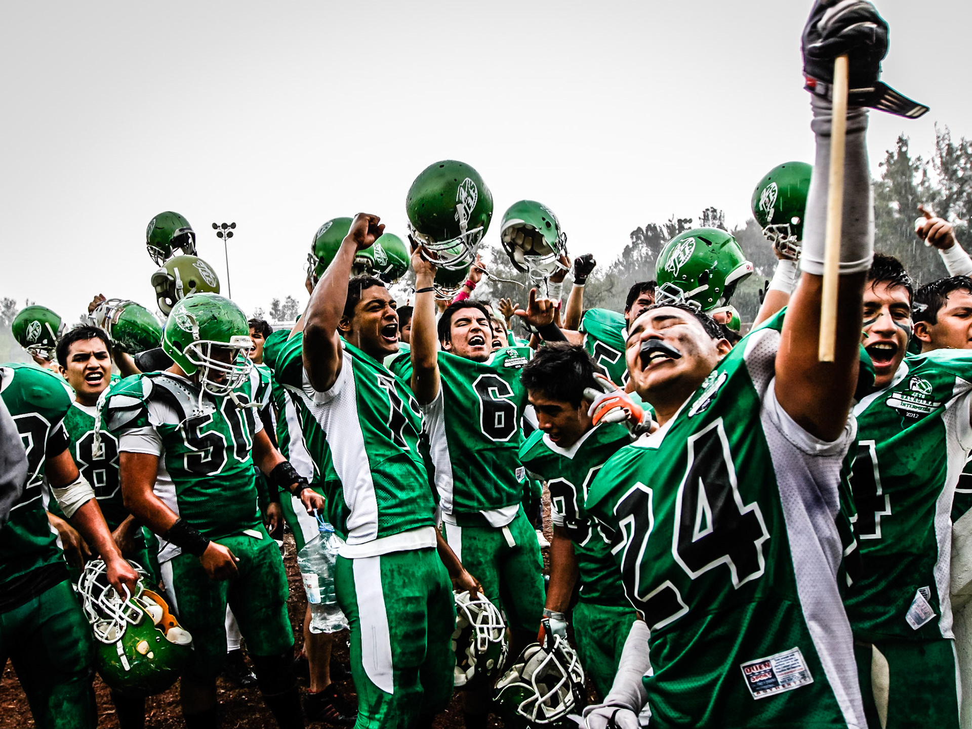 Ciudad Deportiva, D.F. 12 de mayo.- Los Jets de Balbuena, luego de un largo vuelo de nueve semanas, han tomado pista para aterrizar con el campeonato del Grupo Centro, INTERLIGAS de la categoría Intermedia, en su temporada 2012. Hoy confirmaron los pronósticos de ser el mejor equipo y en un gran encuentro que tomó rumbo definitivo en la segunda mitad, derrotó 25-21 a los Zorros ITQ, en duelo de finales grupales.