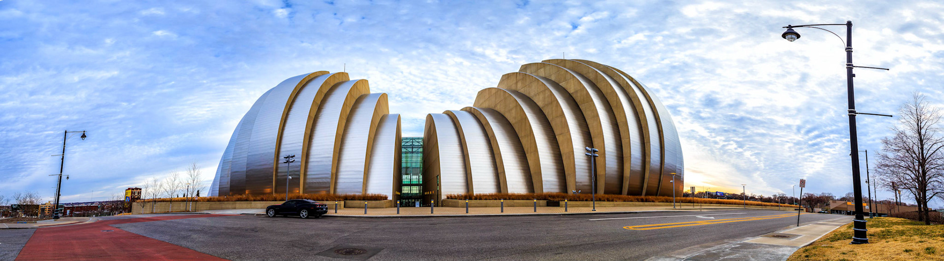 Abrió el 16 de Septiembre del 2011, el arquitecto: Moshe Safdie, Arquitectura Modernista conocido por proyectos como Habitat 67 en Montreal, Marina Bay Sands en Singapur y el Museo de los puentes de cristal (Crystal Bridges) en Bentonville, Arkansas. http://fb.com/GeekFoto