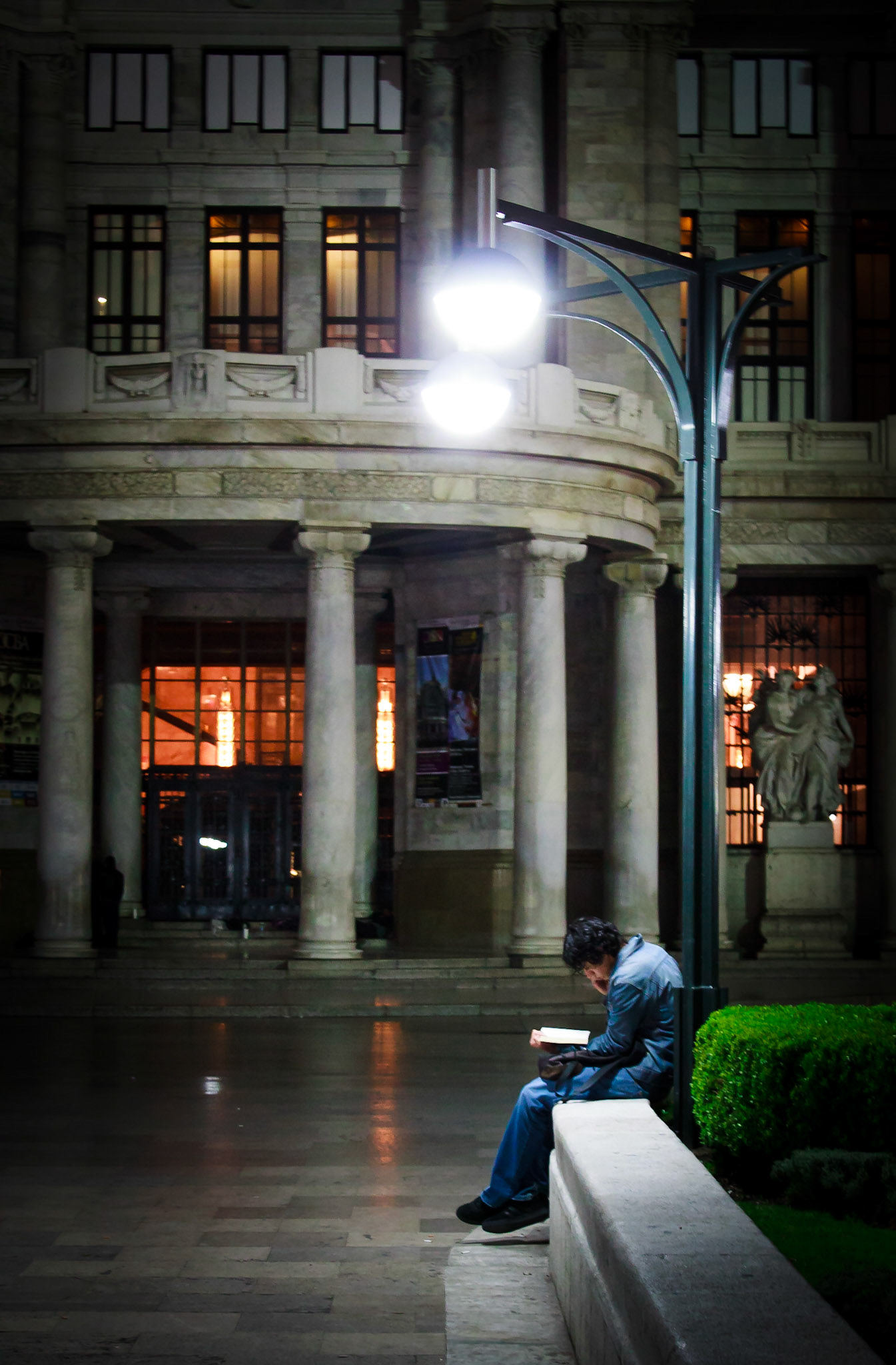 A capture outside Palacio de Bellas Artes, Mexico City, at midnight