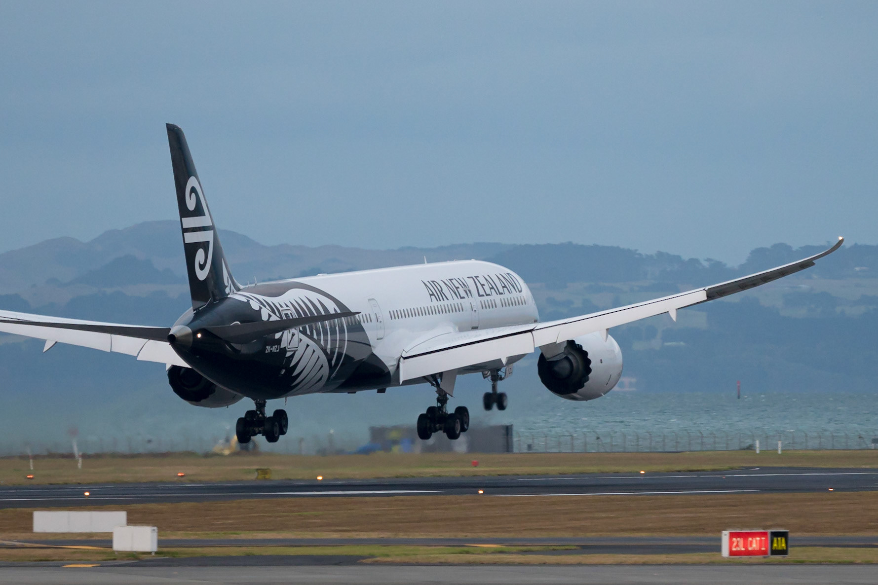 Air New Zealand Boeing 787-9 ZK-NZJ arriving in Auckland.