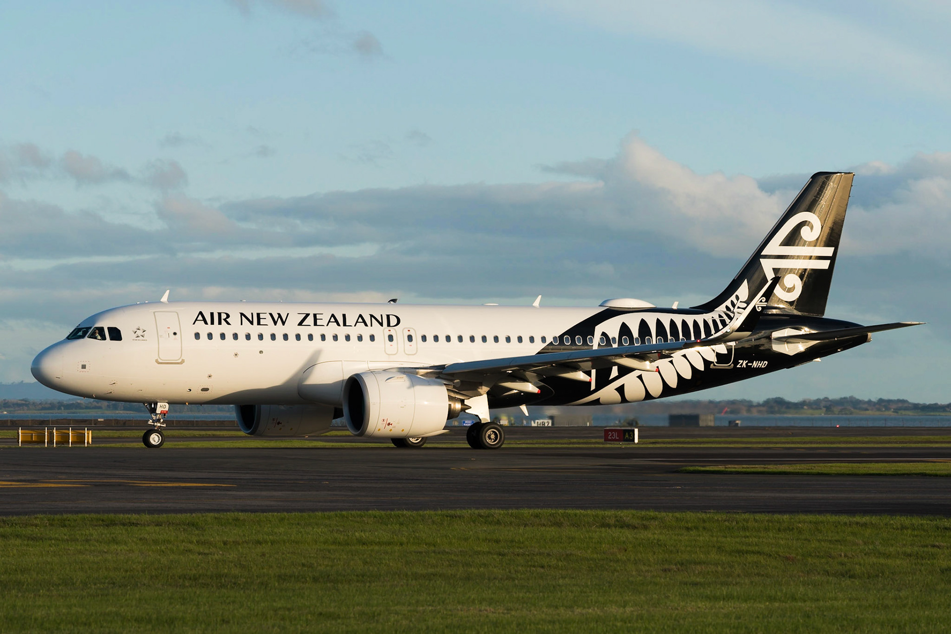 Air New Zealand Airbus A320NEO ZK-NHD at Auckland