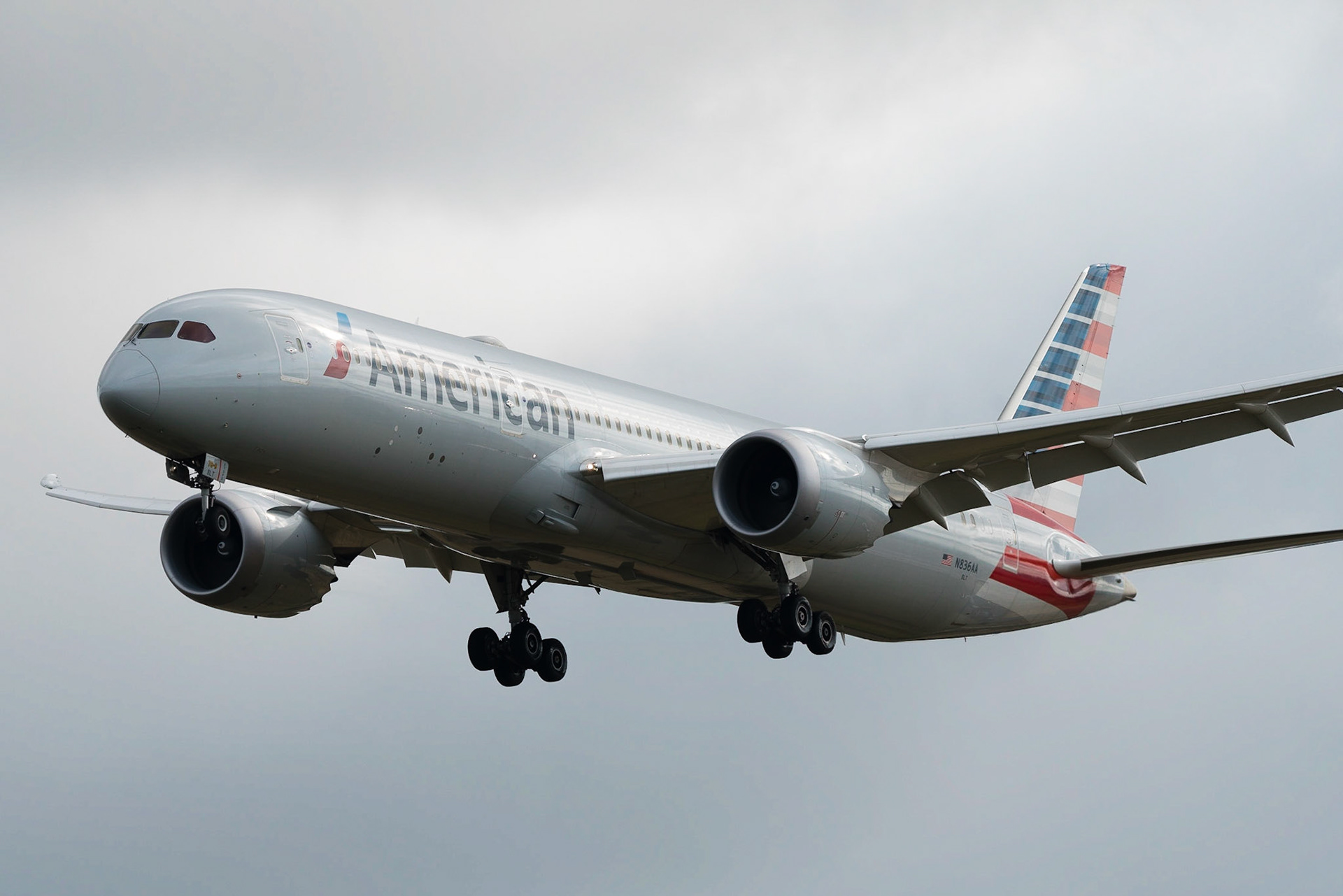 American Airlines Boeing 787-9 N836AA arriving in Auckland.
