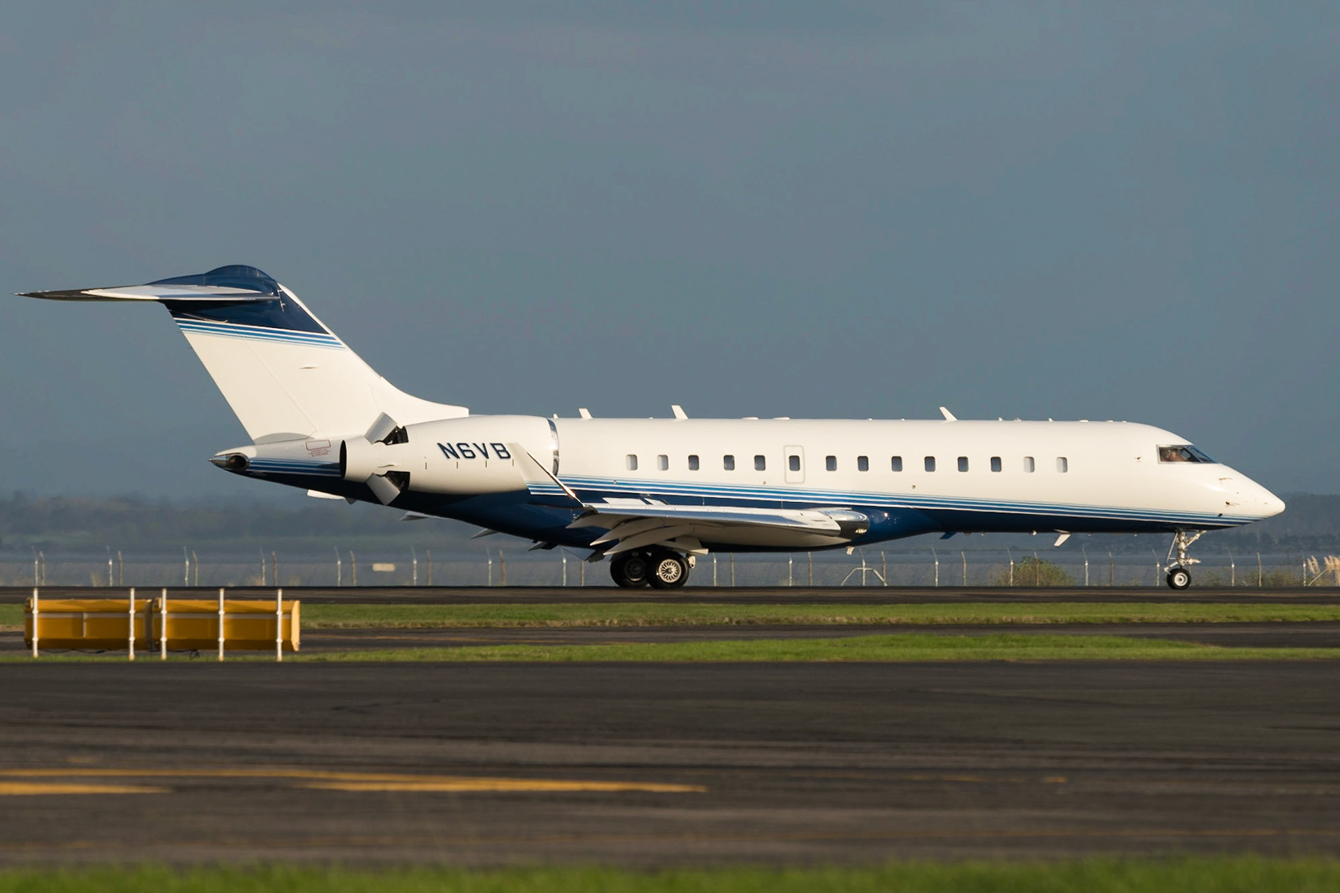 Bombardier Global Express N6VB arriving in Auckland.