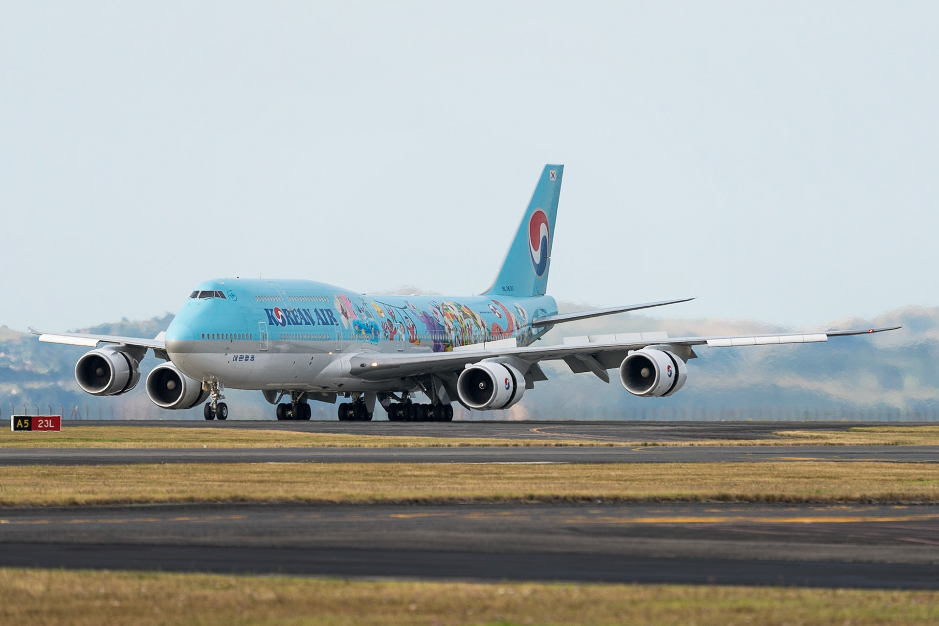 Korean Air Boeing 747-8 HL7630 arriving in Auckland, wearing the 11 Korean Air Future Artist livery
